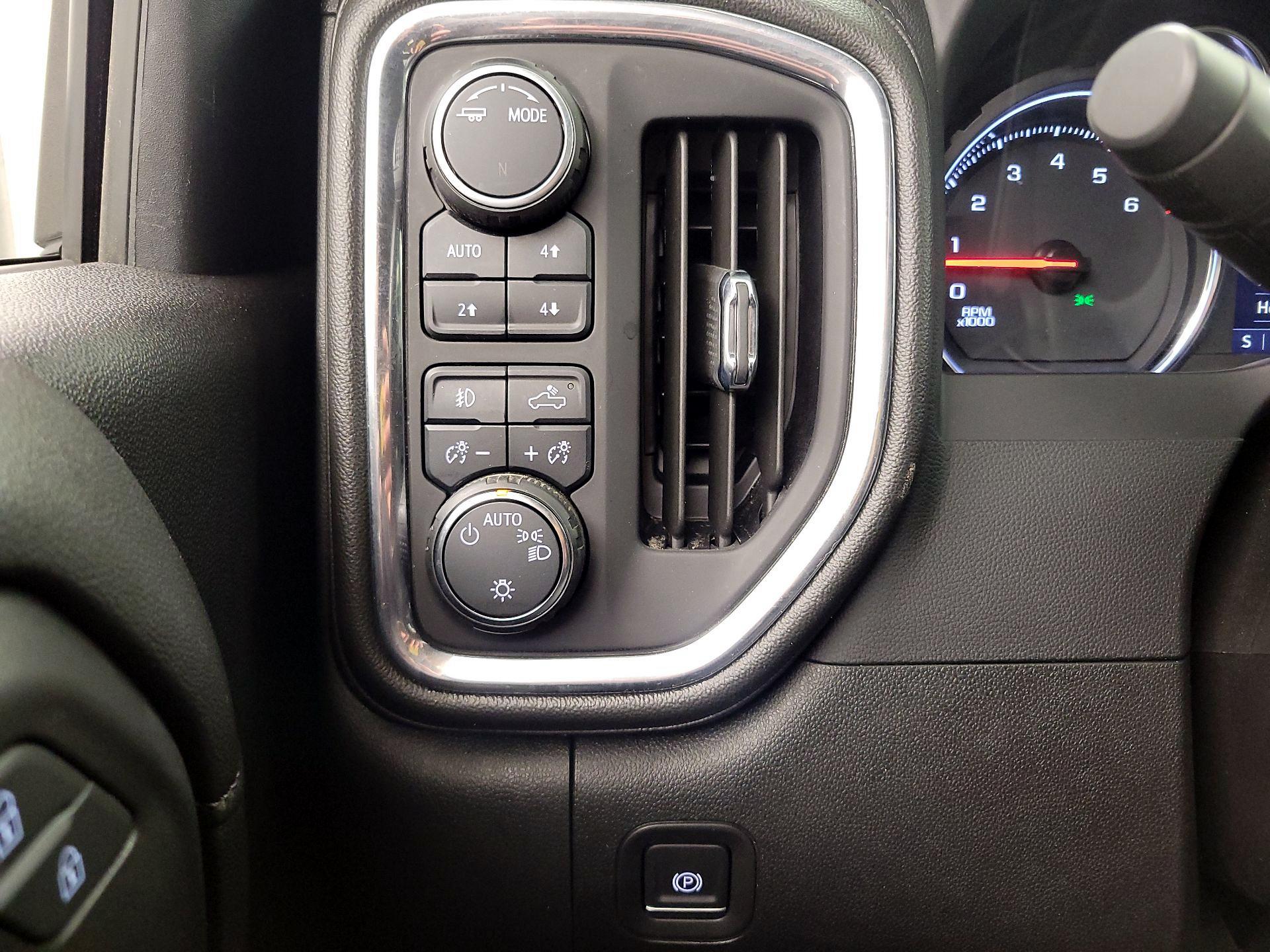 Thumbnail: 2022 Chevrolet Silverado 3500 - 13