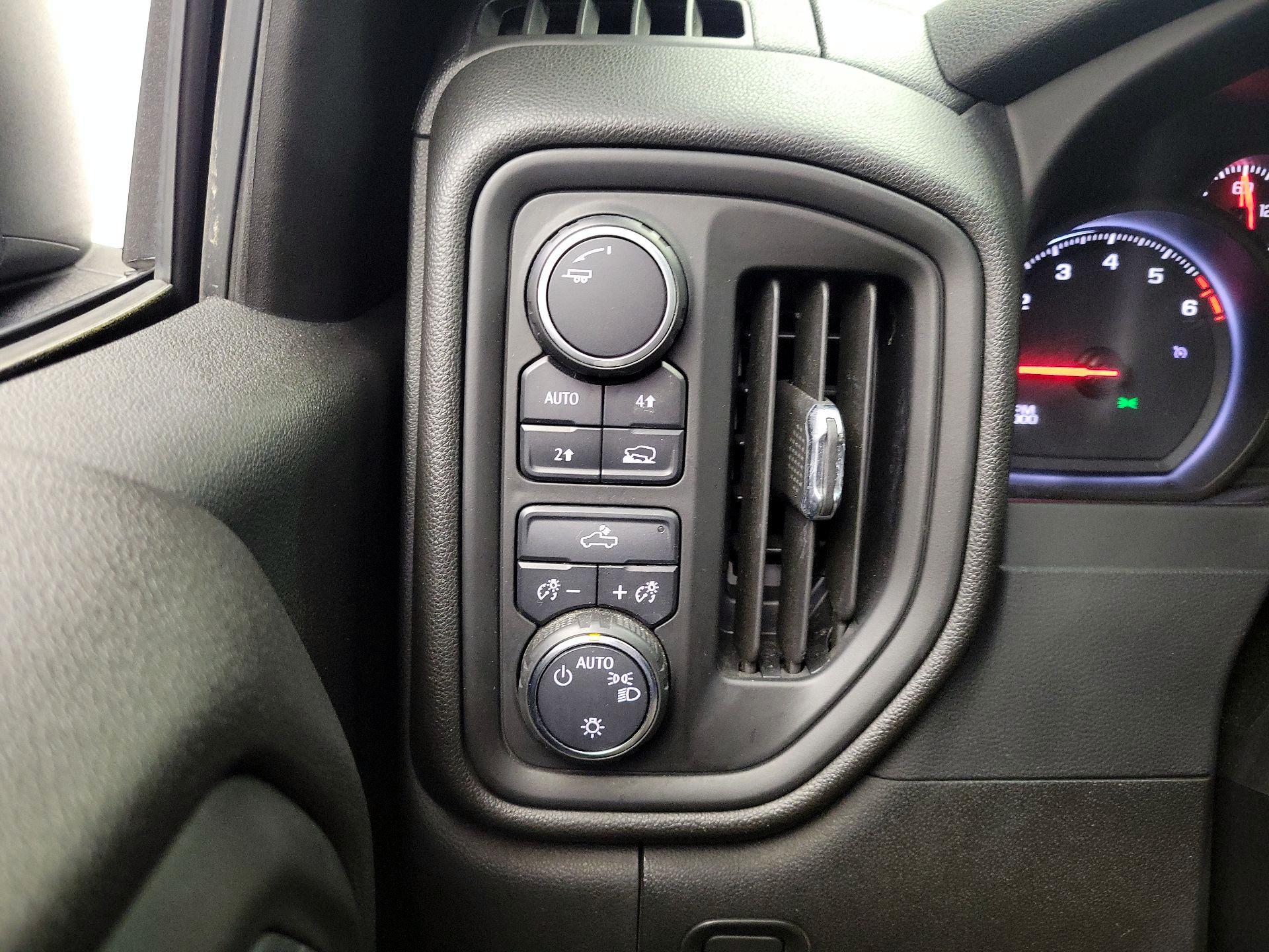 Thumbnail: 2020 Chevrolet Silverado 1500 - 13