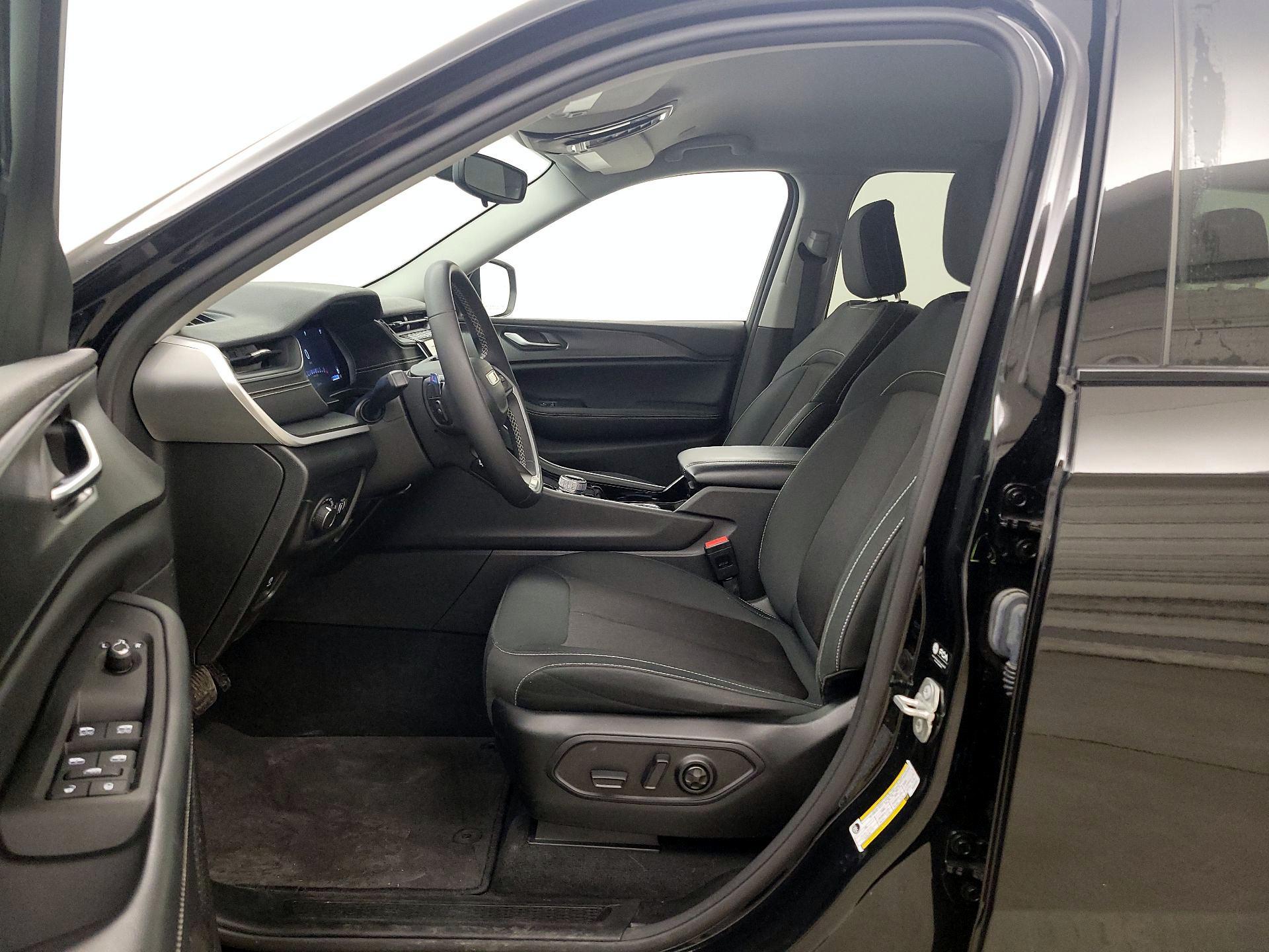 Thumbnail: 2023 Jeep Grand Cherokee - 11