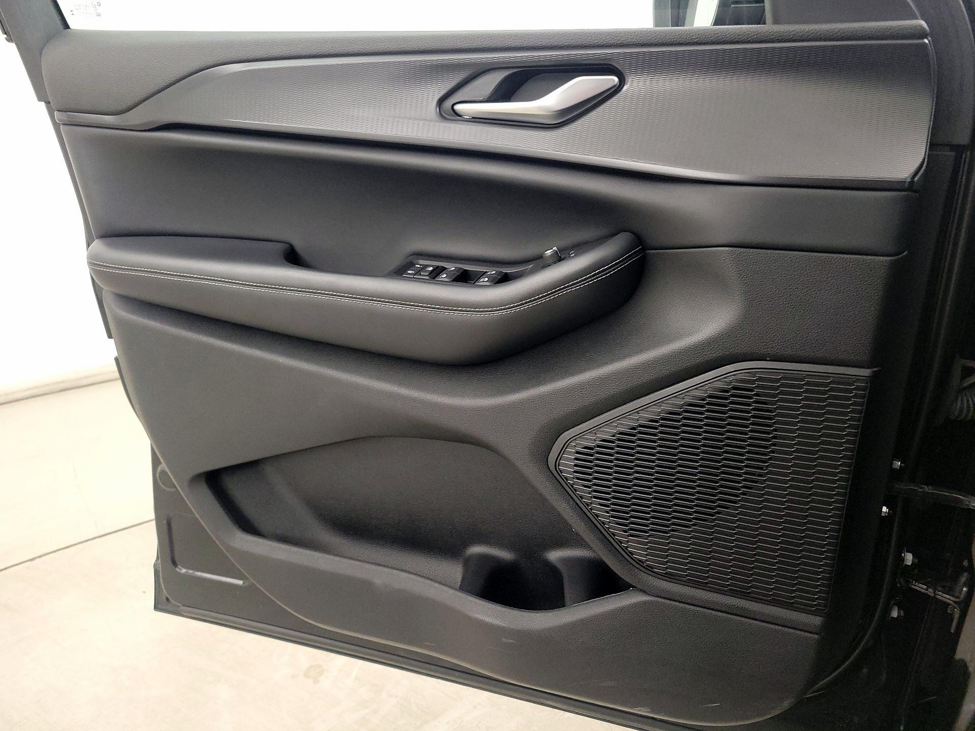 Thumbnail: 2023 Jeep Grand Cherokee - 12