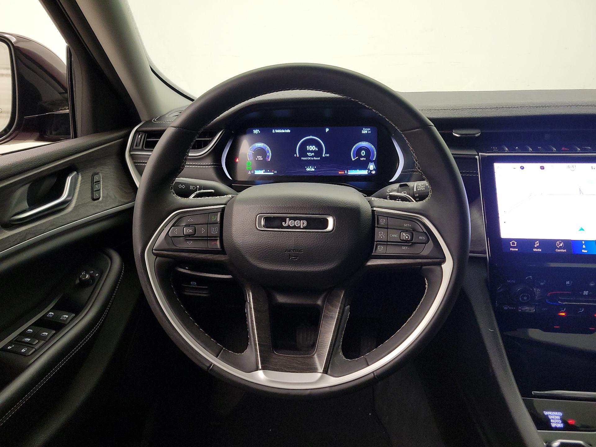 Thumbnail: 2023 Jeep Grand Cherokee - 10