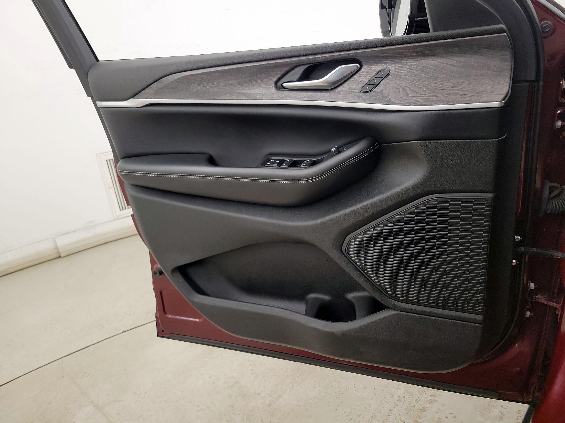 Thumbnail: 2023 Jeep Grand Cherokee - 12