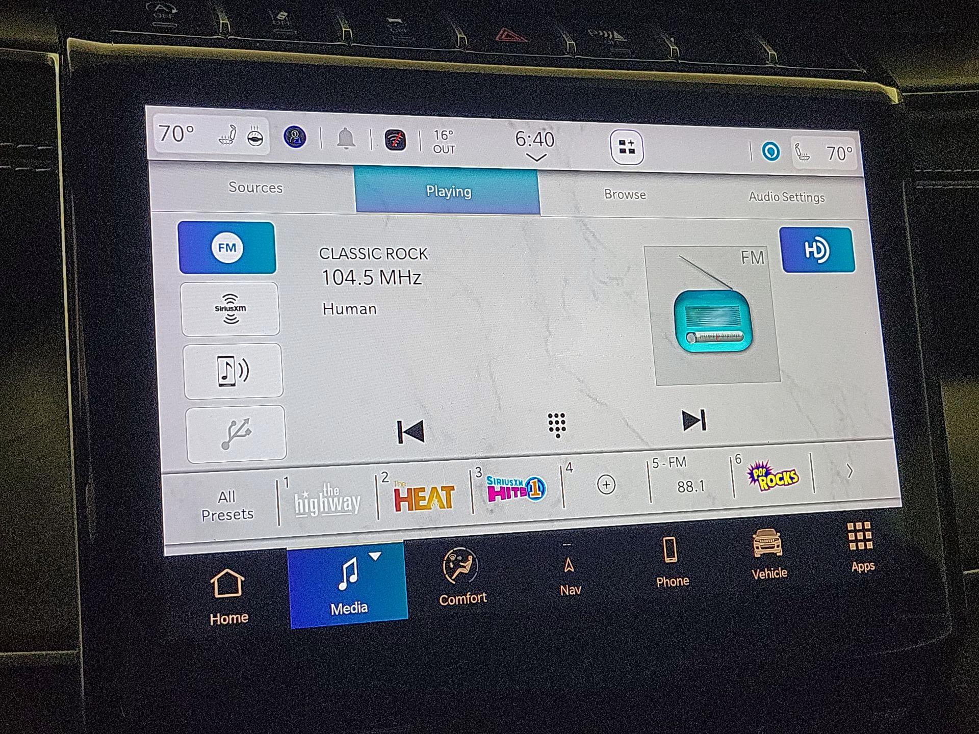 Thumbnail: 2023 Jeep Grand Cherokee - 16