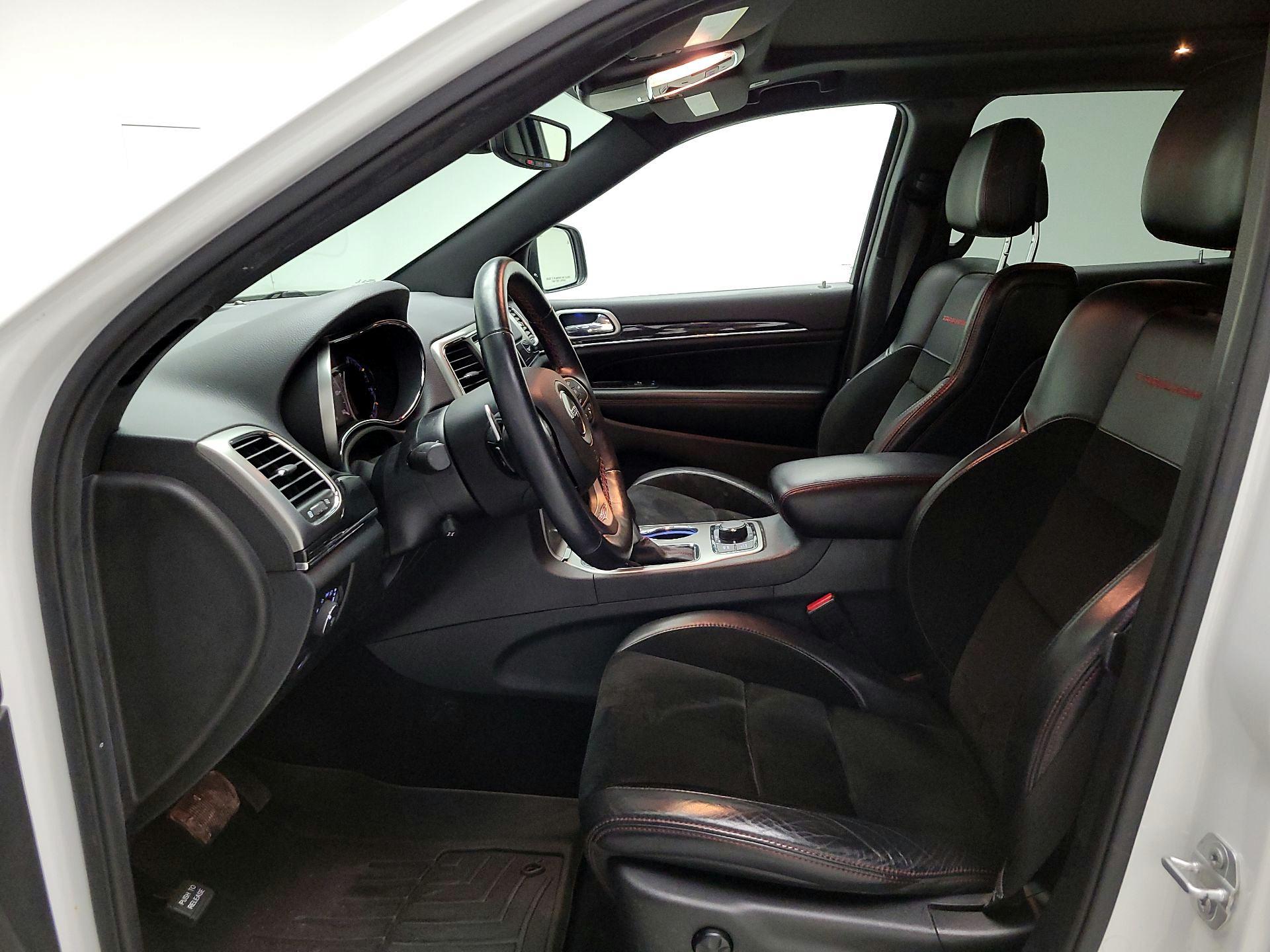 Thumbnail: 2017 Jeep Grand Cherokee - 11