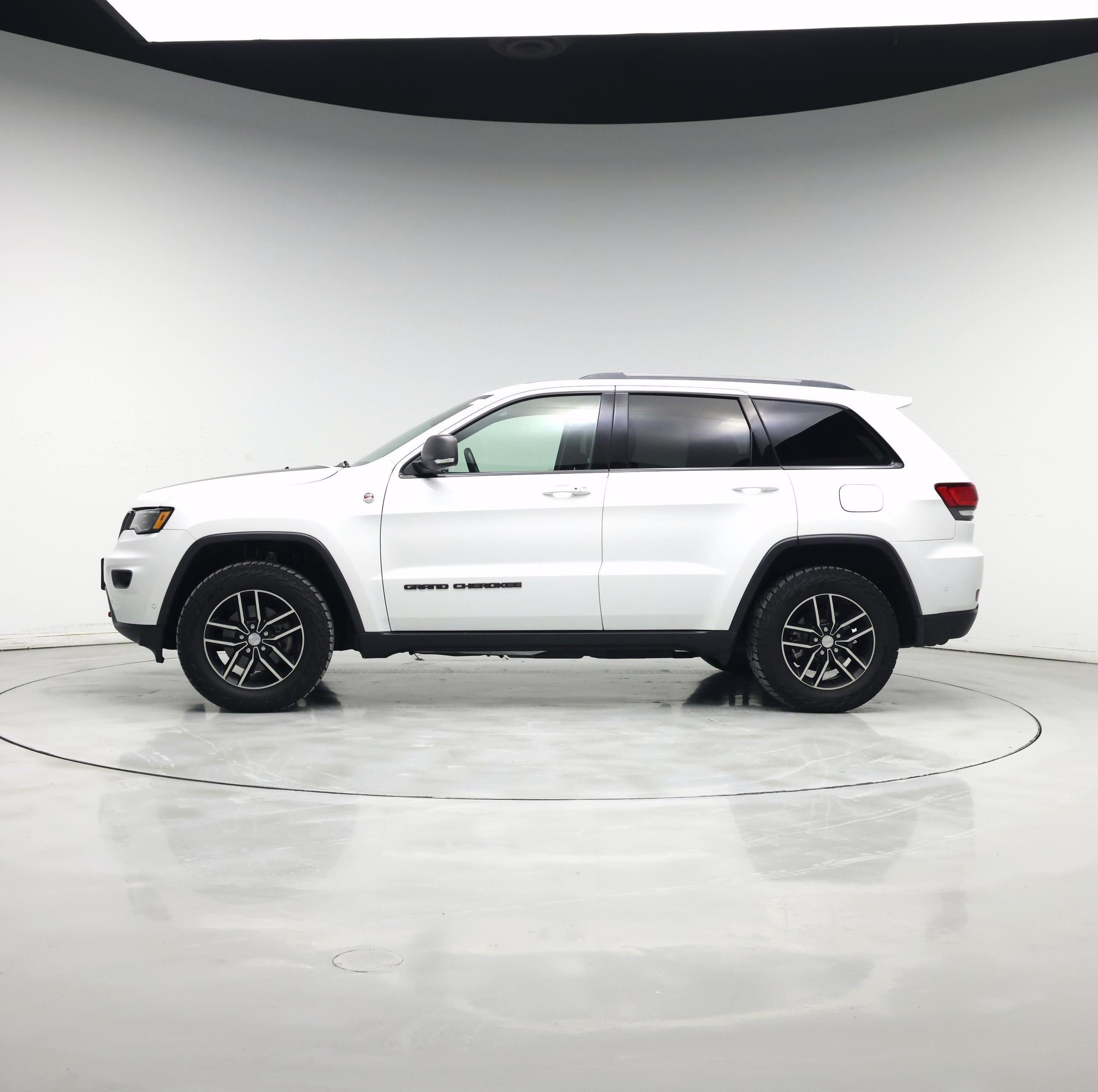 Thumbnail: 2017 Jeep Grand Cherokee - 3