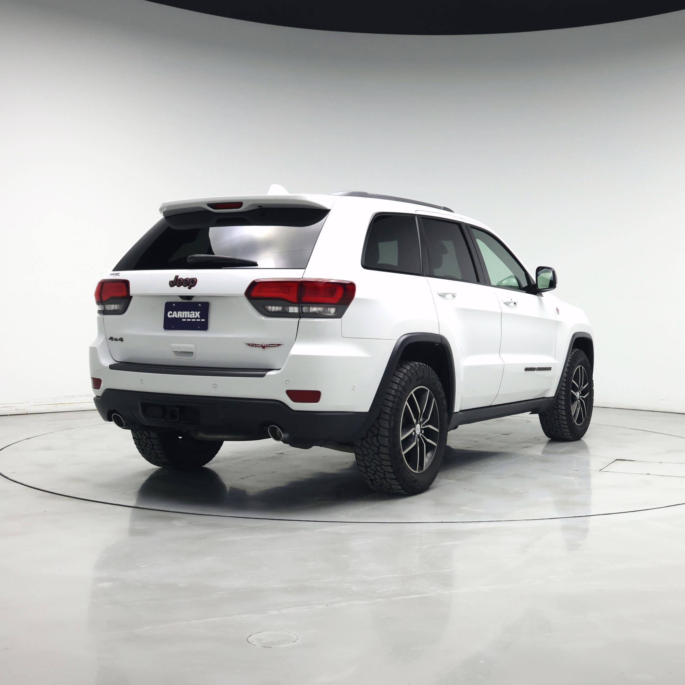 Thumbnail: 2017 Jeep Grand Cherokee - 8