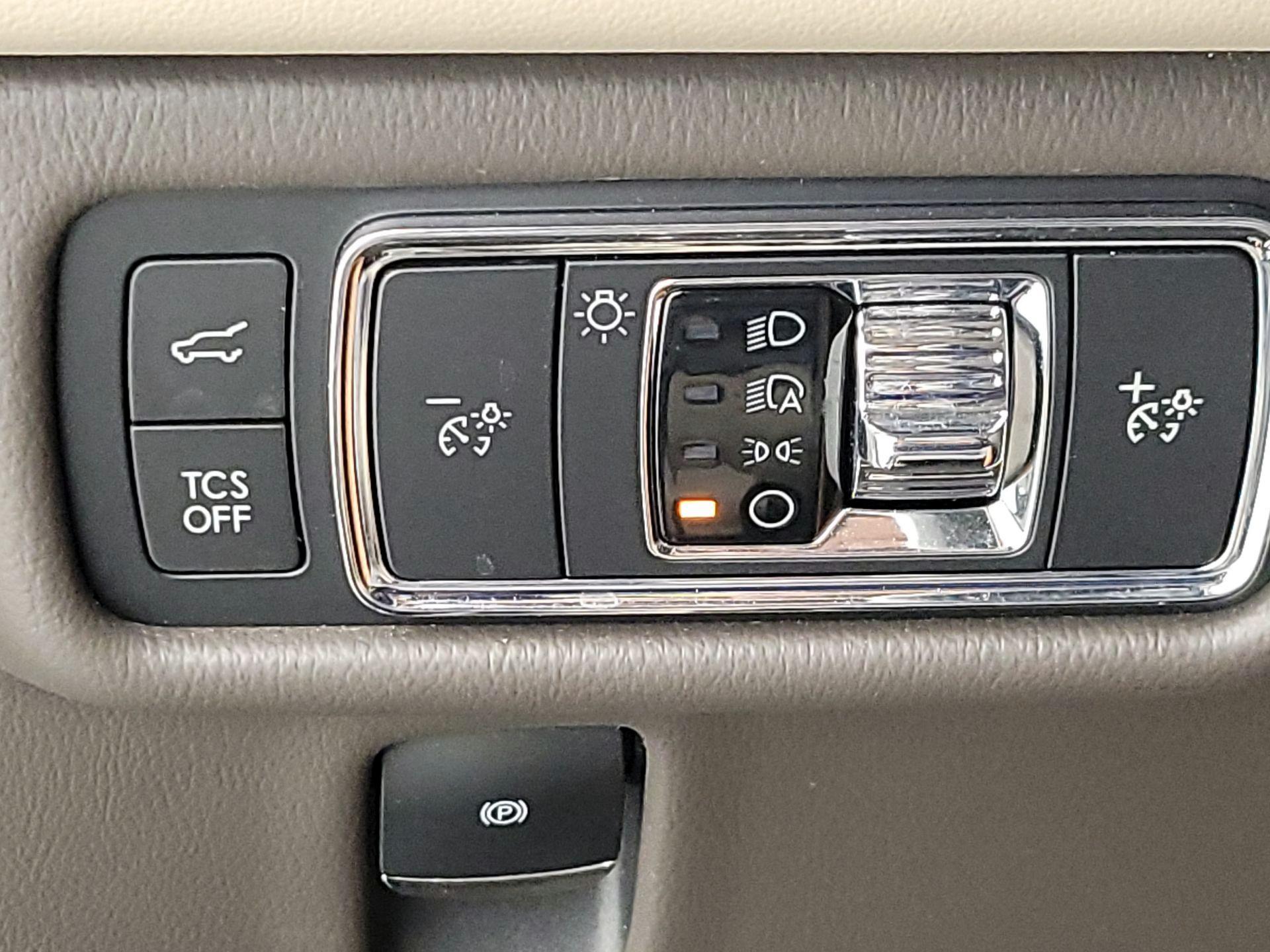 Thumbnail: 2022 Lincoln Nautilus - 13