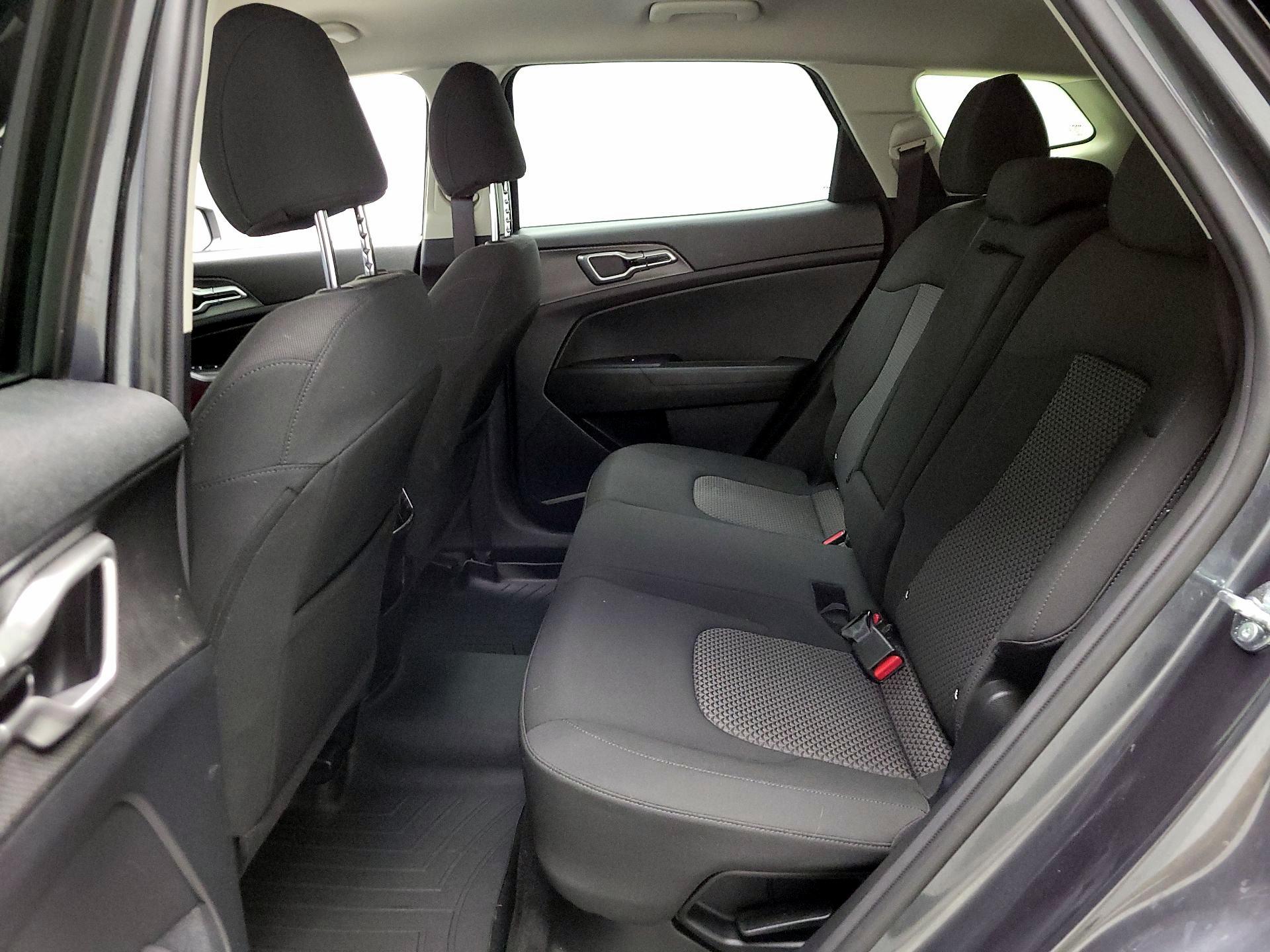 Thumbnail: 2023 Kia Sportage - 18