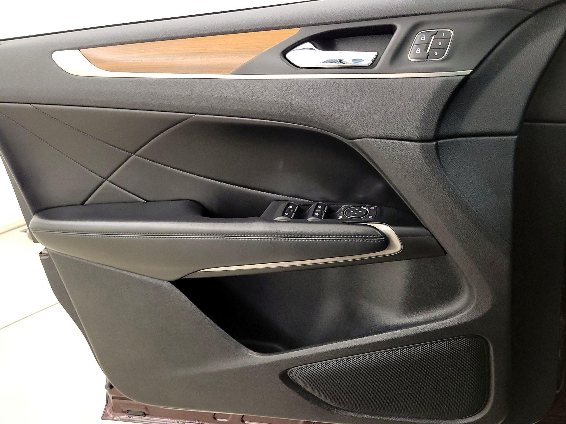 Thumbnail: 2017 Lincoln MKC - 12