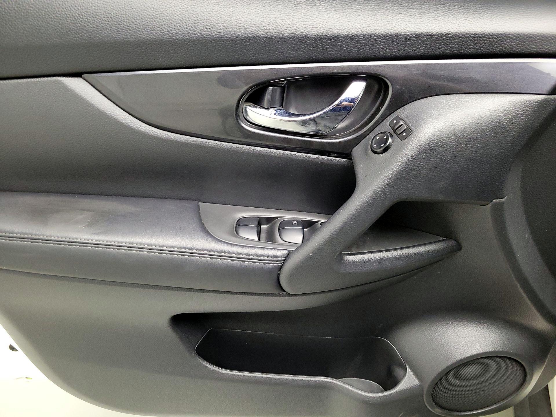 Thumbnail: 2020 Nissan Rogue - 12