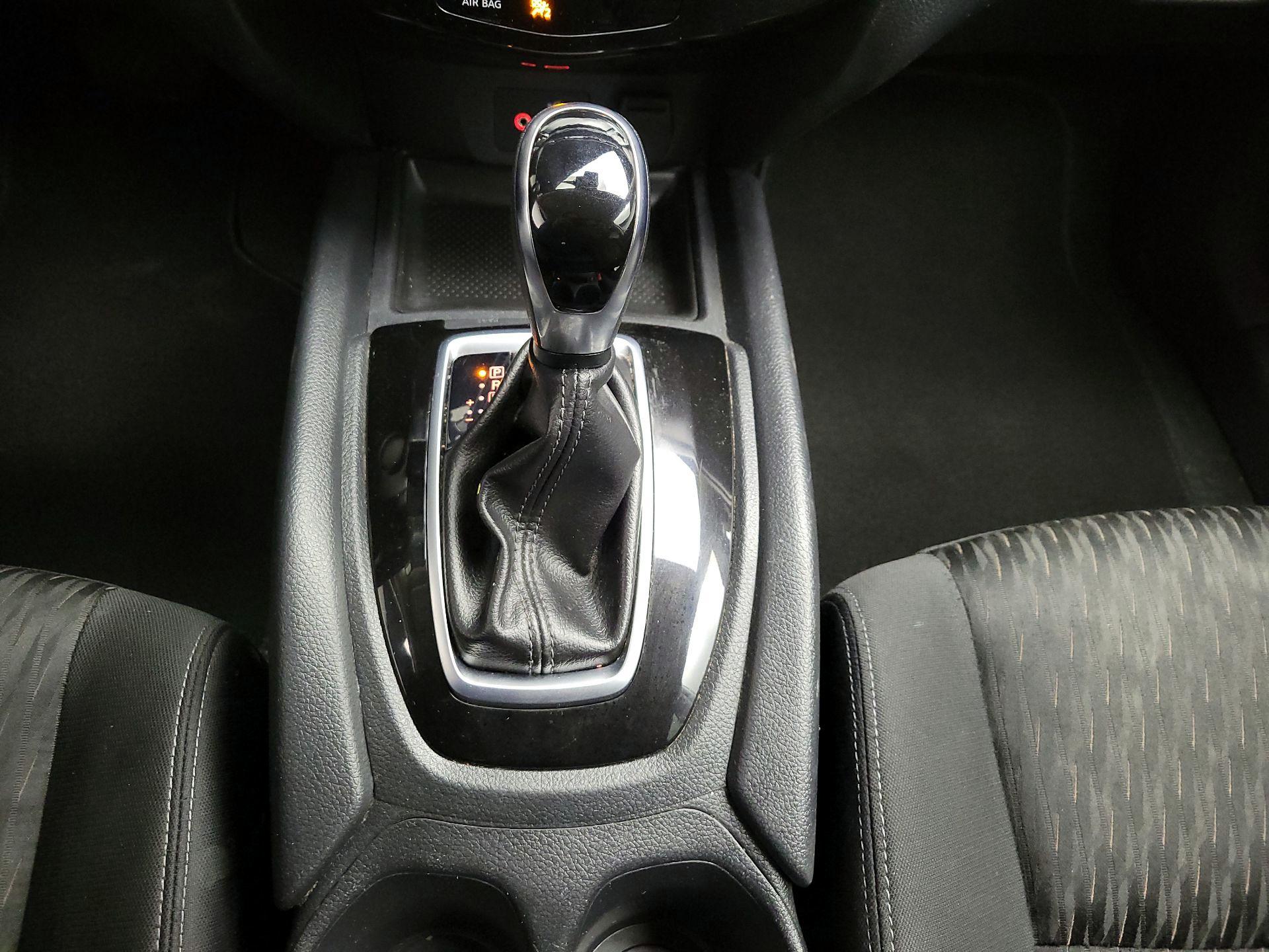 Thumbnail: 2020 Nissan Rogue - 17