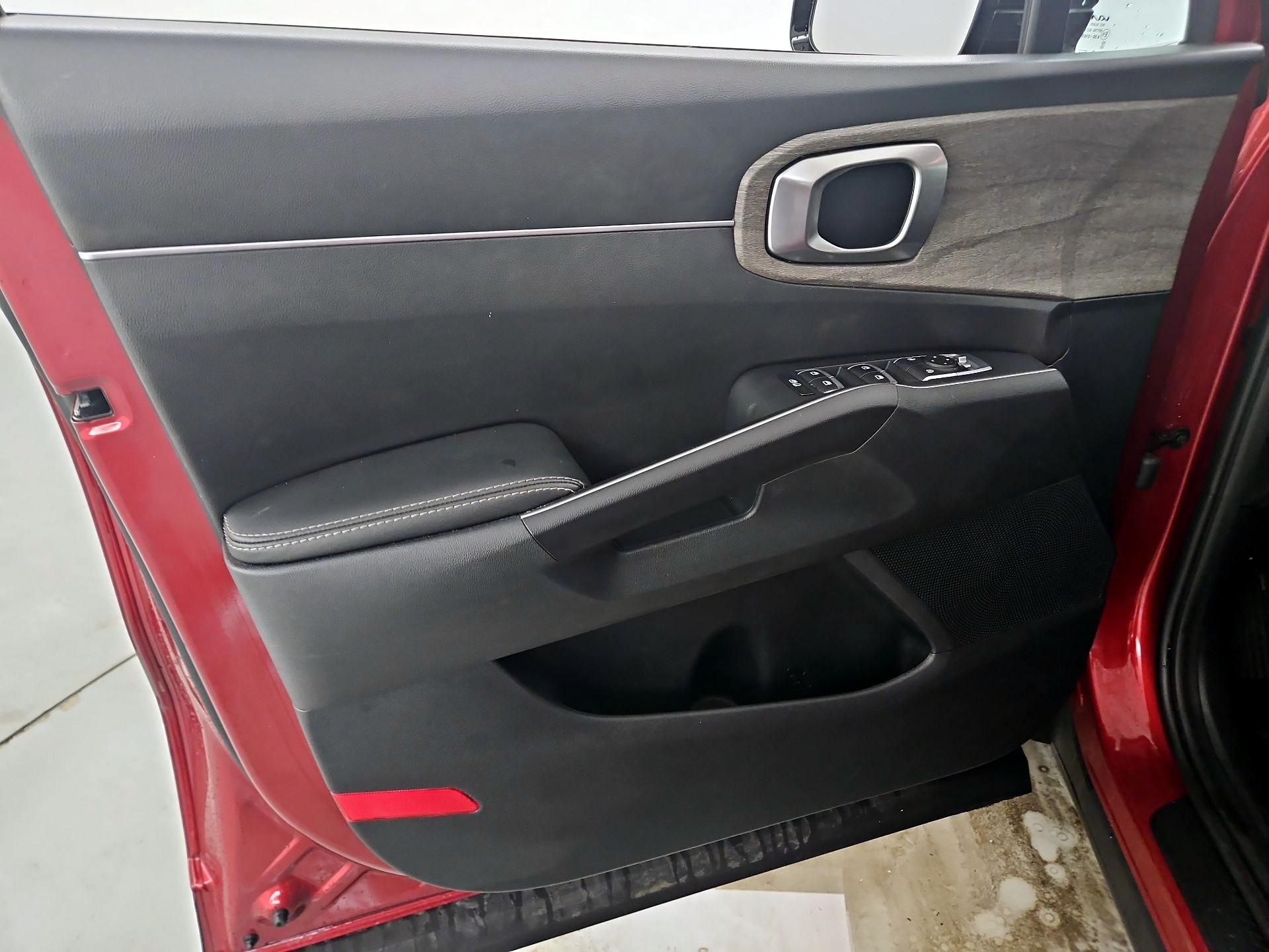 Thumbnail: 2023 Kia Sorento - 12