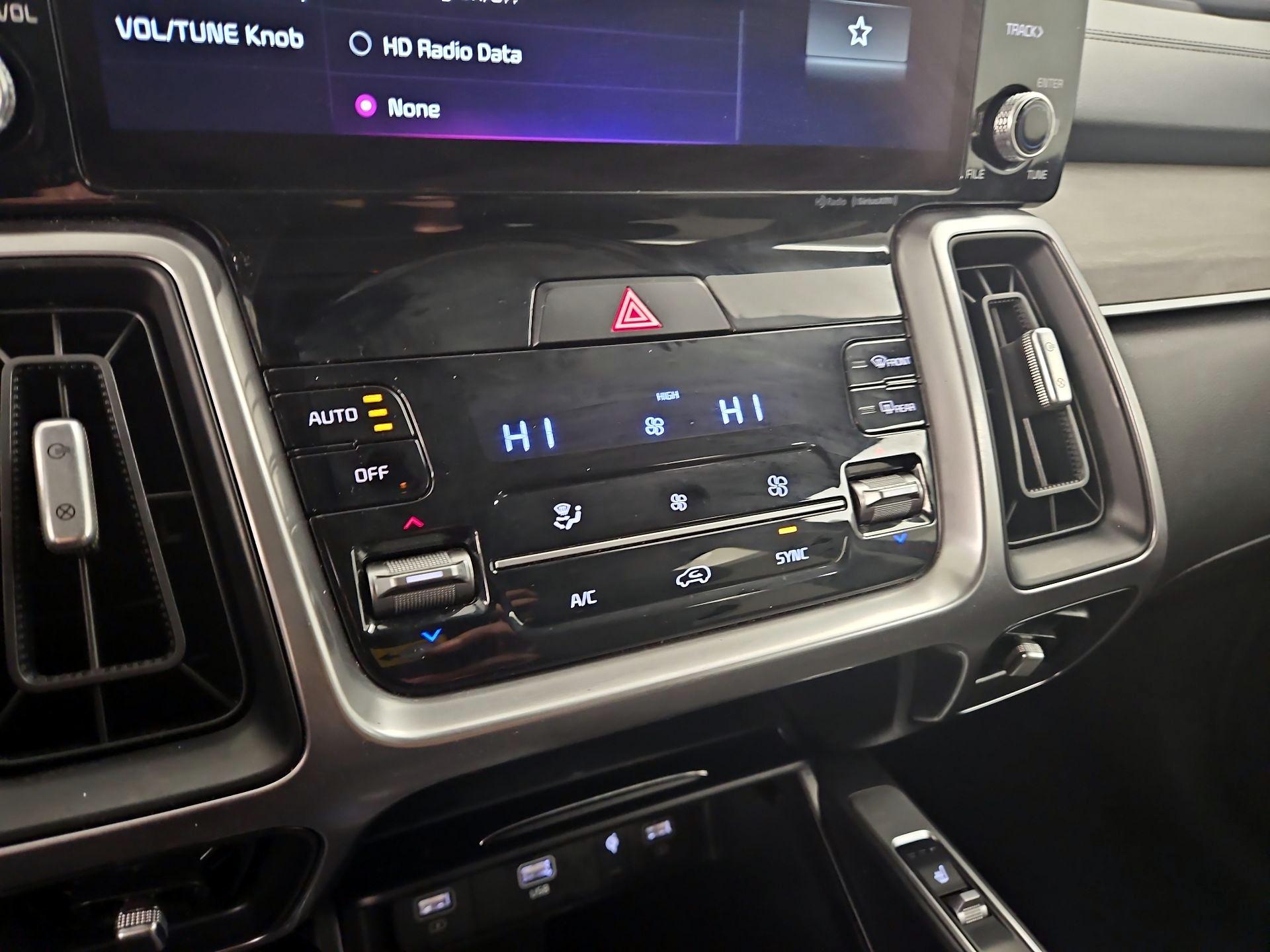 Thumbnail: 2023 Kia Sorento - 17