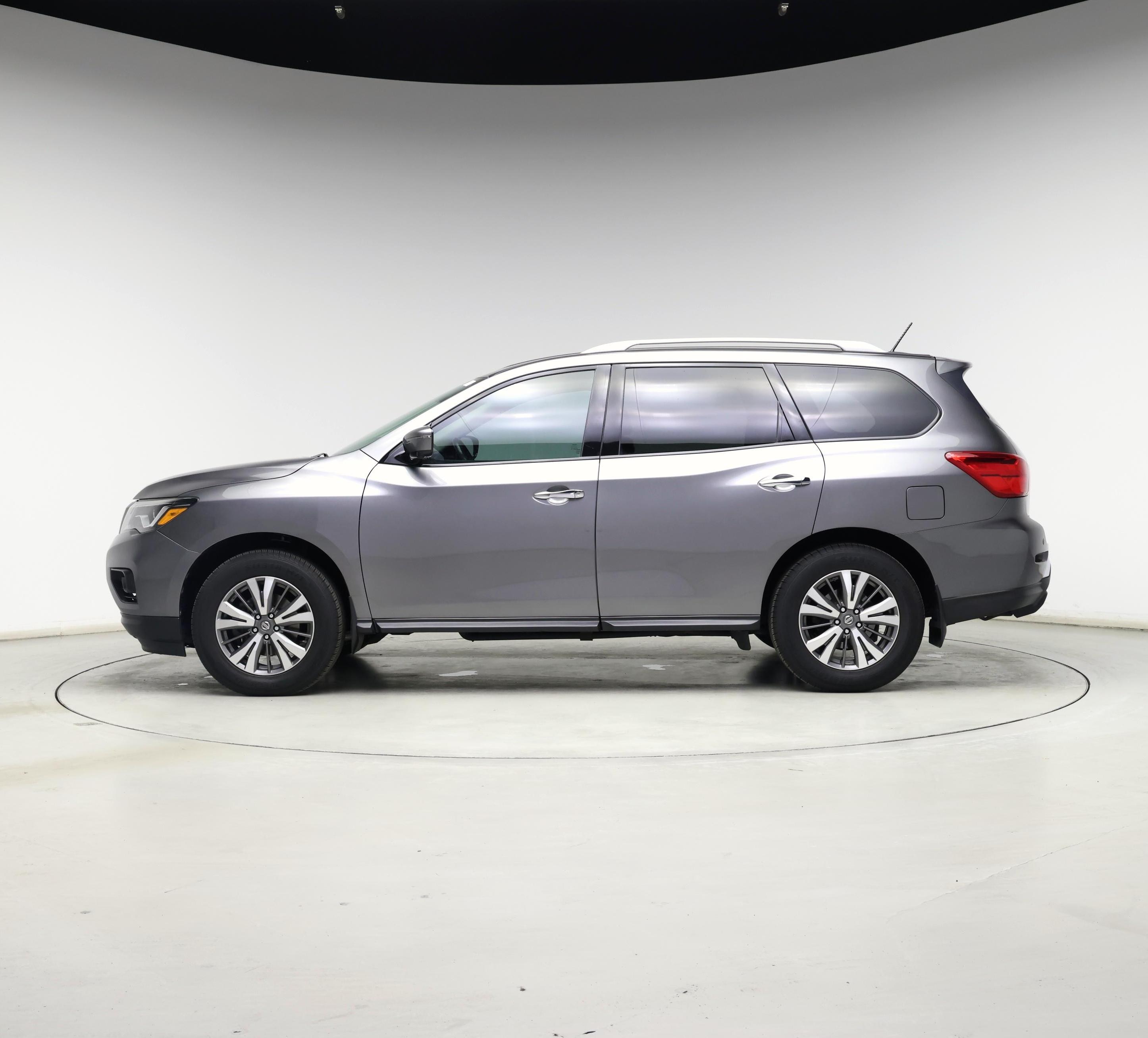 Thumbnail: 2017 Nissan Pathfinder - 3