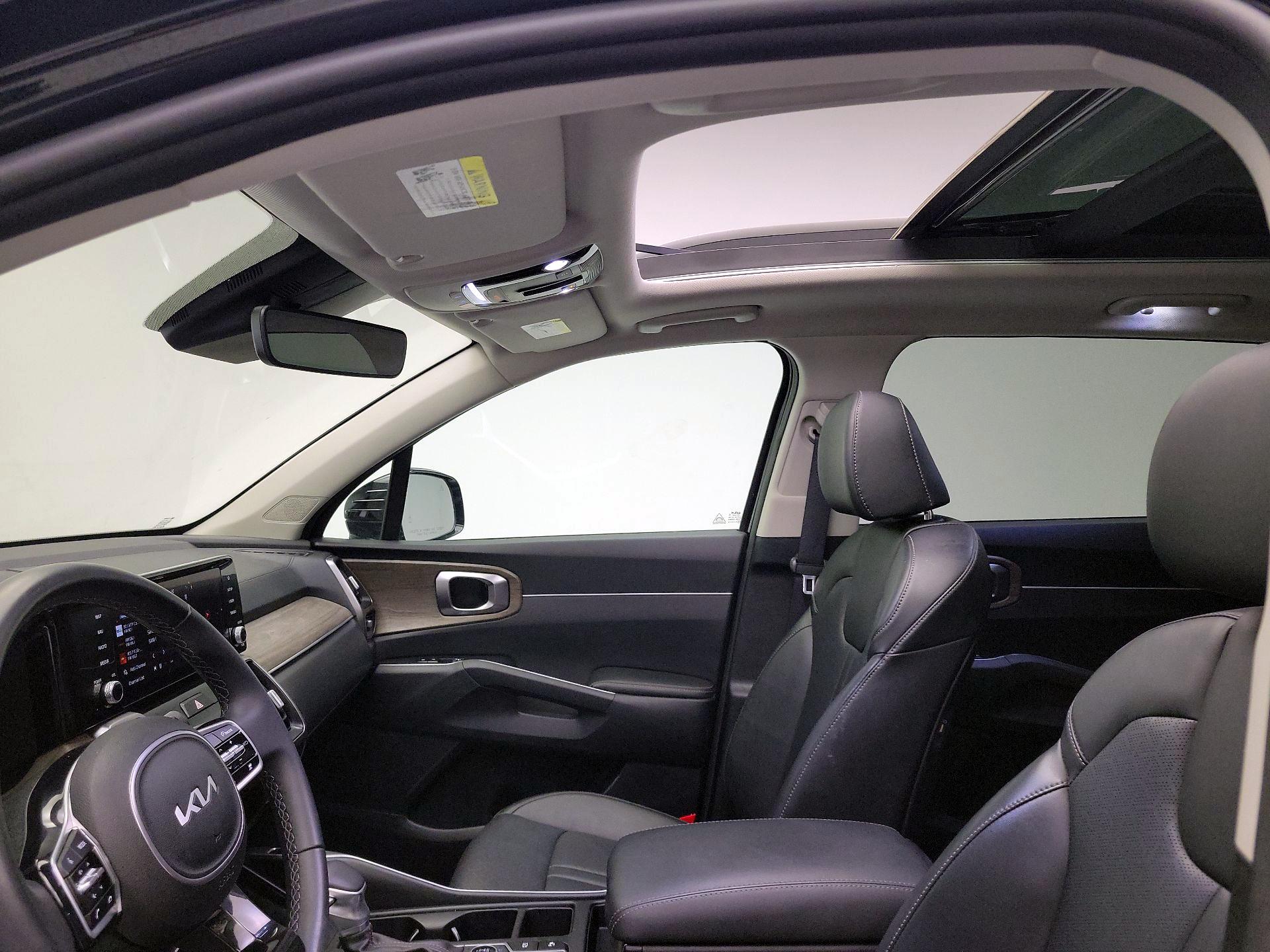 Thumbnail: 2023 Kia Sorento - 18