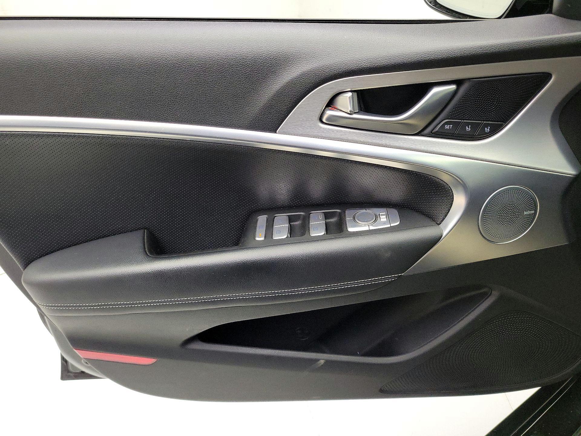 Thumbnail: 2019 Genesis G70 - 12