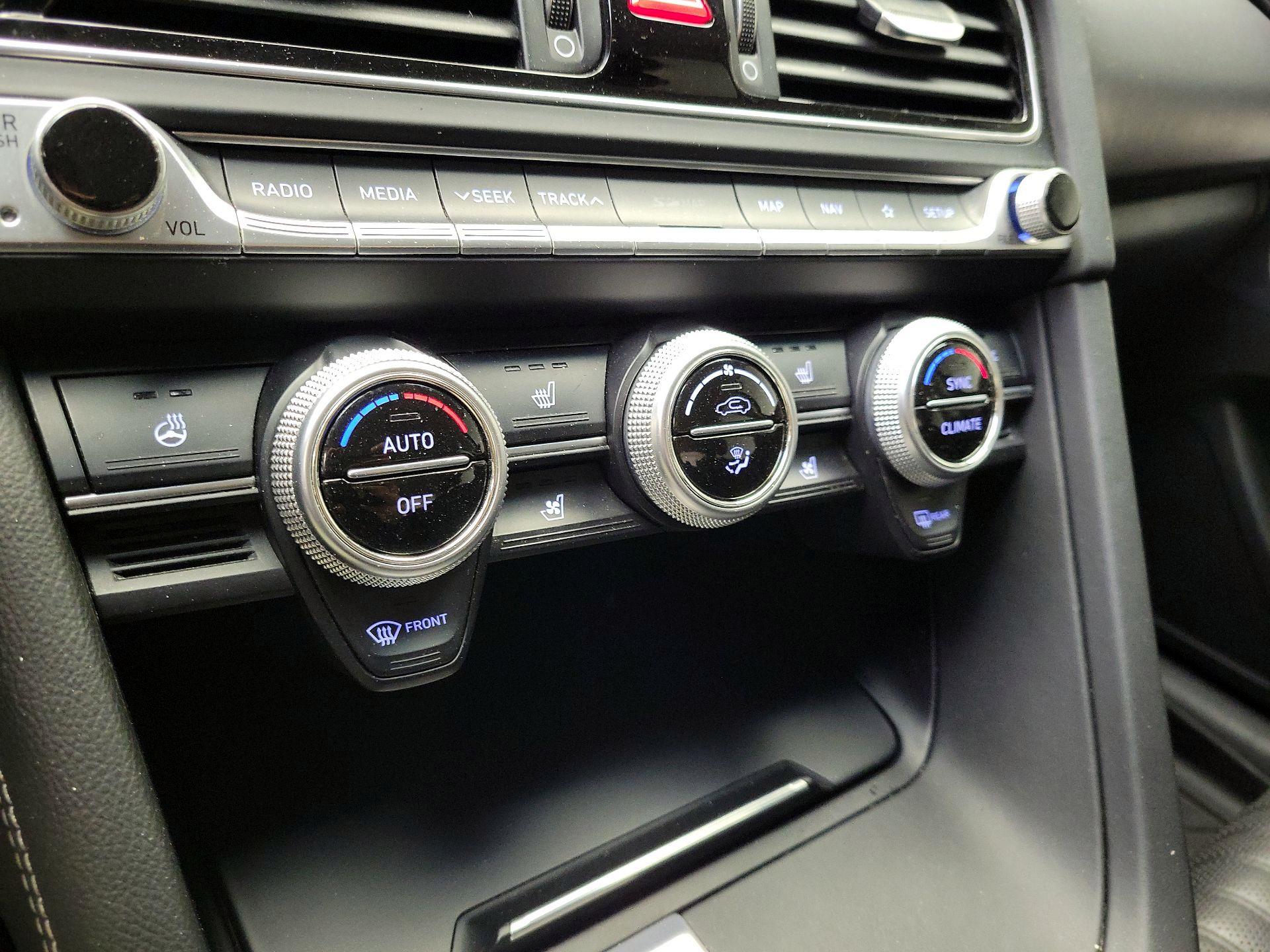 Thumbnail: 2019 Genesis G70 - 16