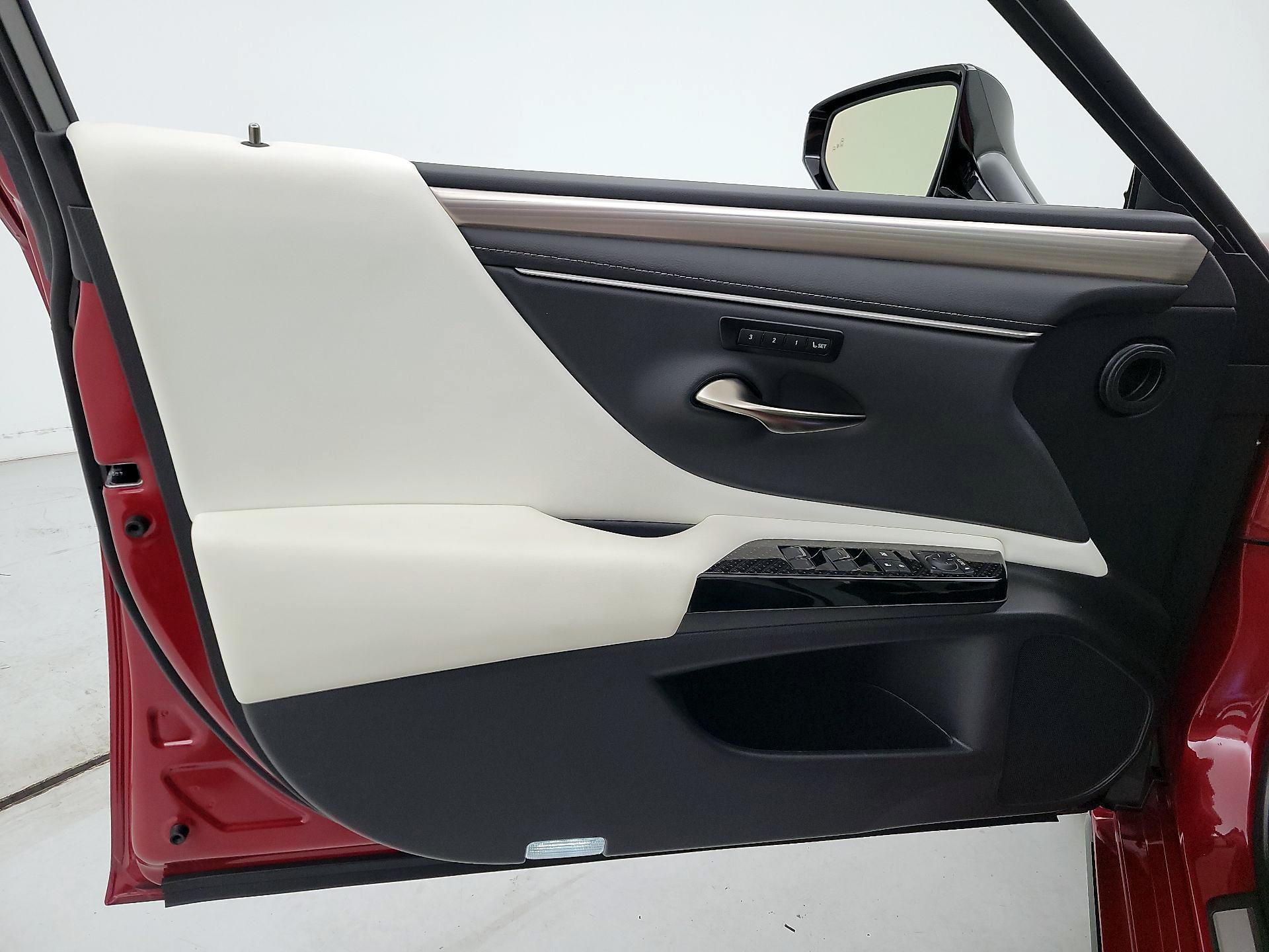 Thumbnail: 2025 Lexus ES - 12