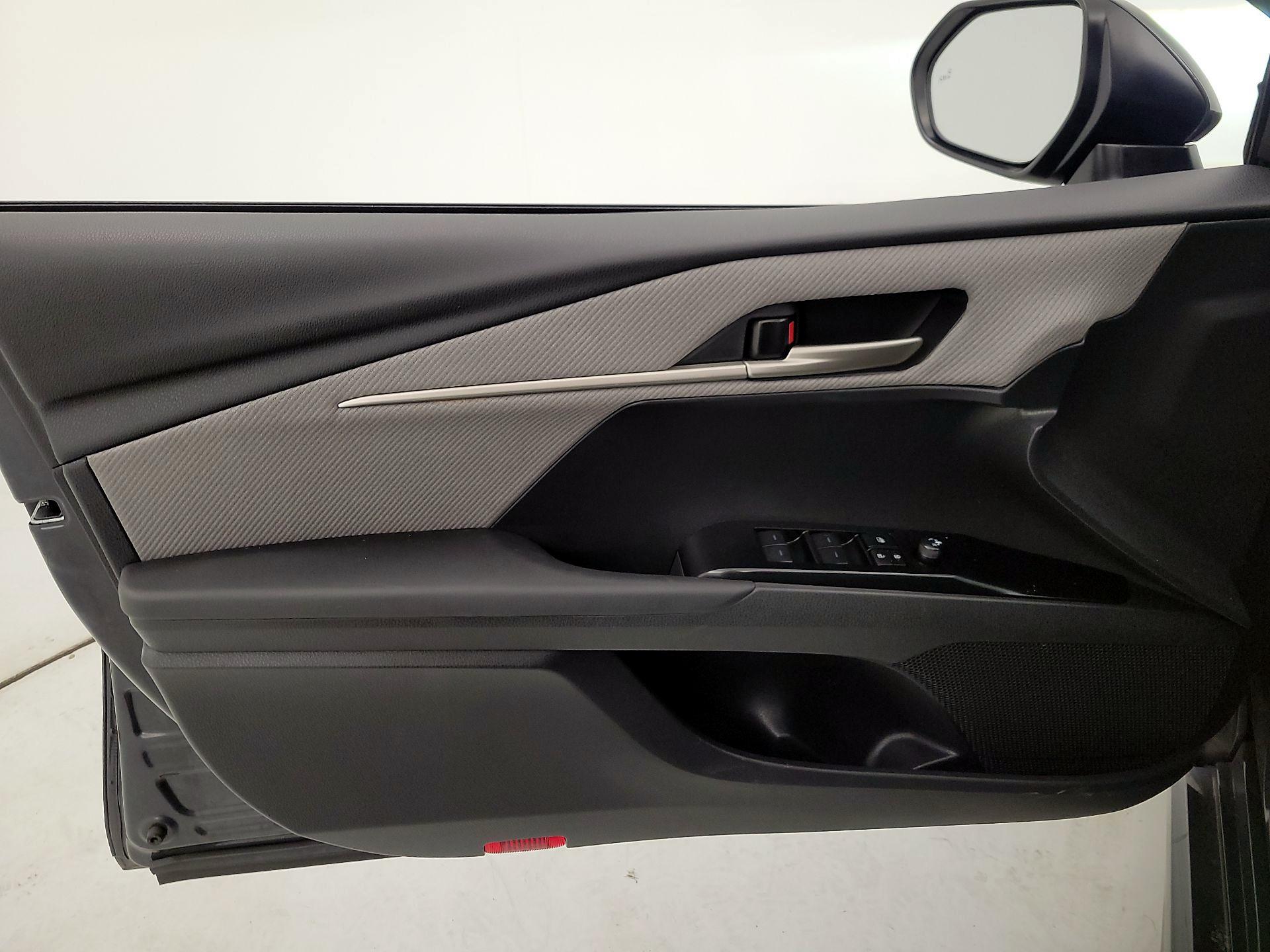 Thumbnail: 2025 Toyota Camry - 12