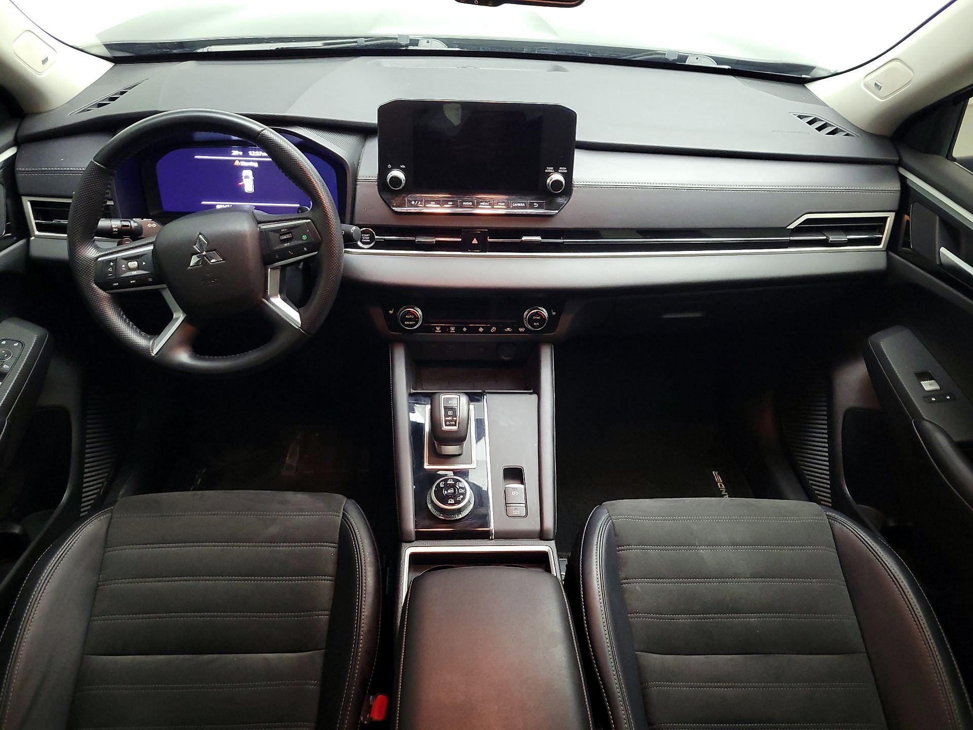 Thumbnail: 2024 Mitsubishi Outlander - 9