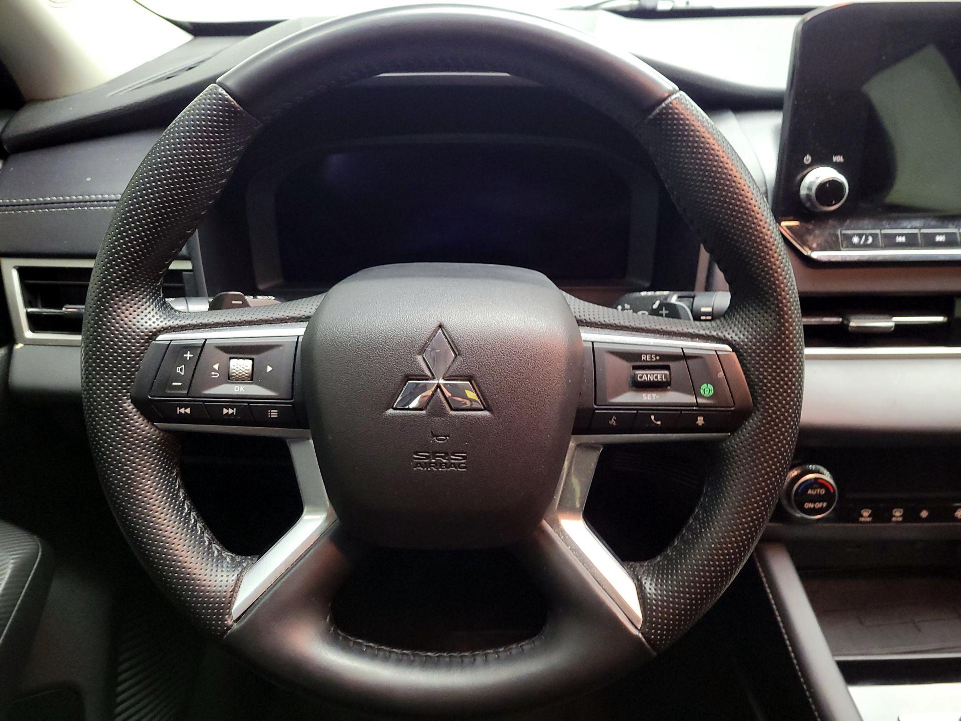 Thumbnail: 2024 Mitsubishi Outlander - 10