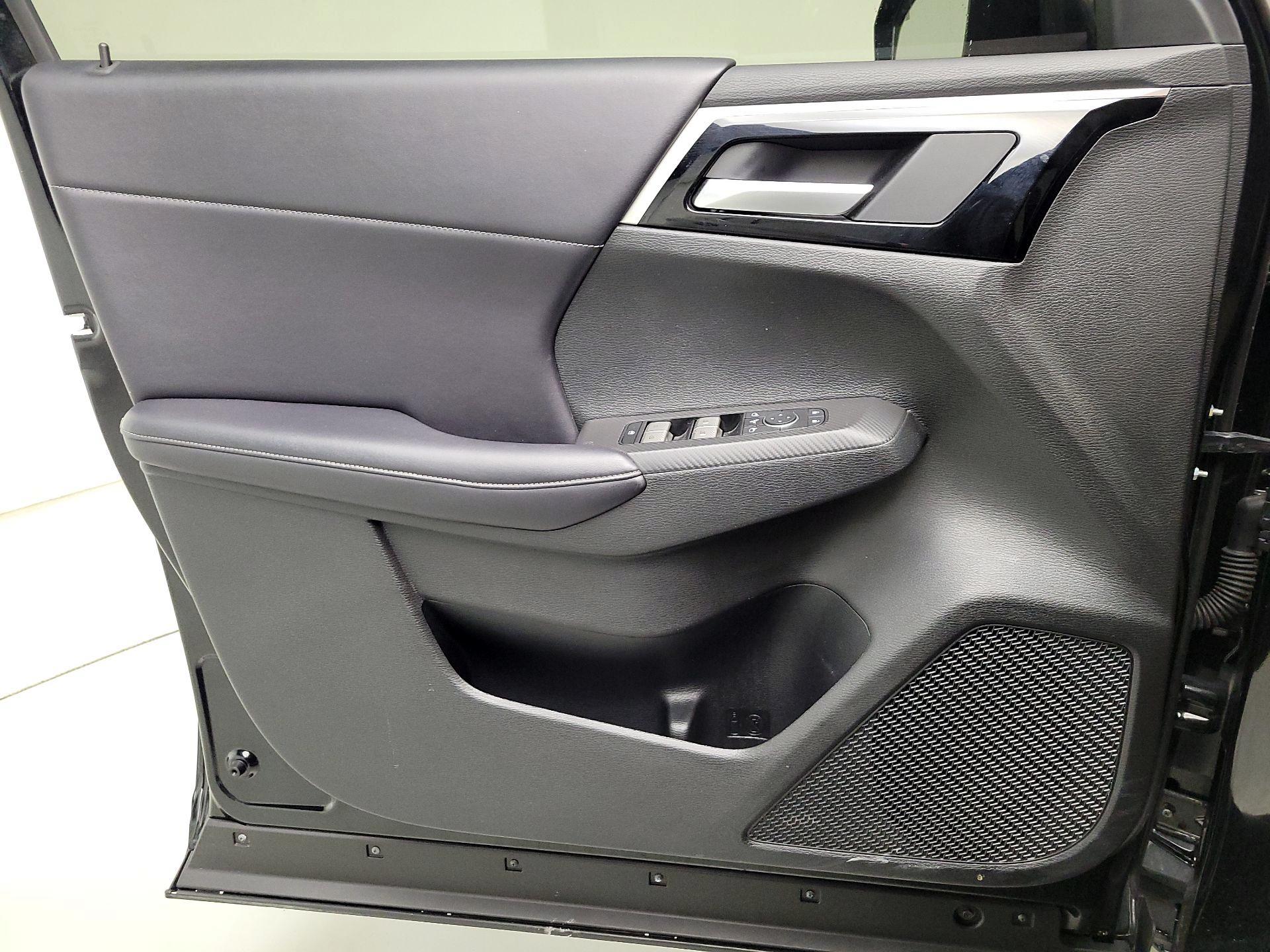 Thumbnail: 2024 Mitsubishi Outlander - 12