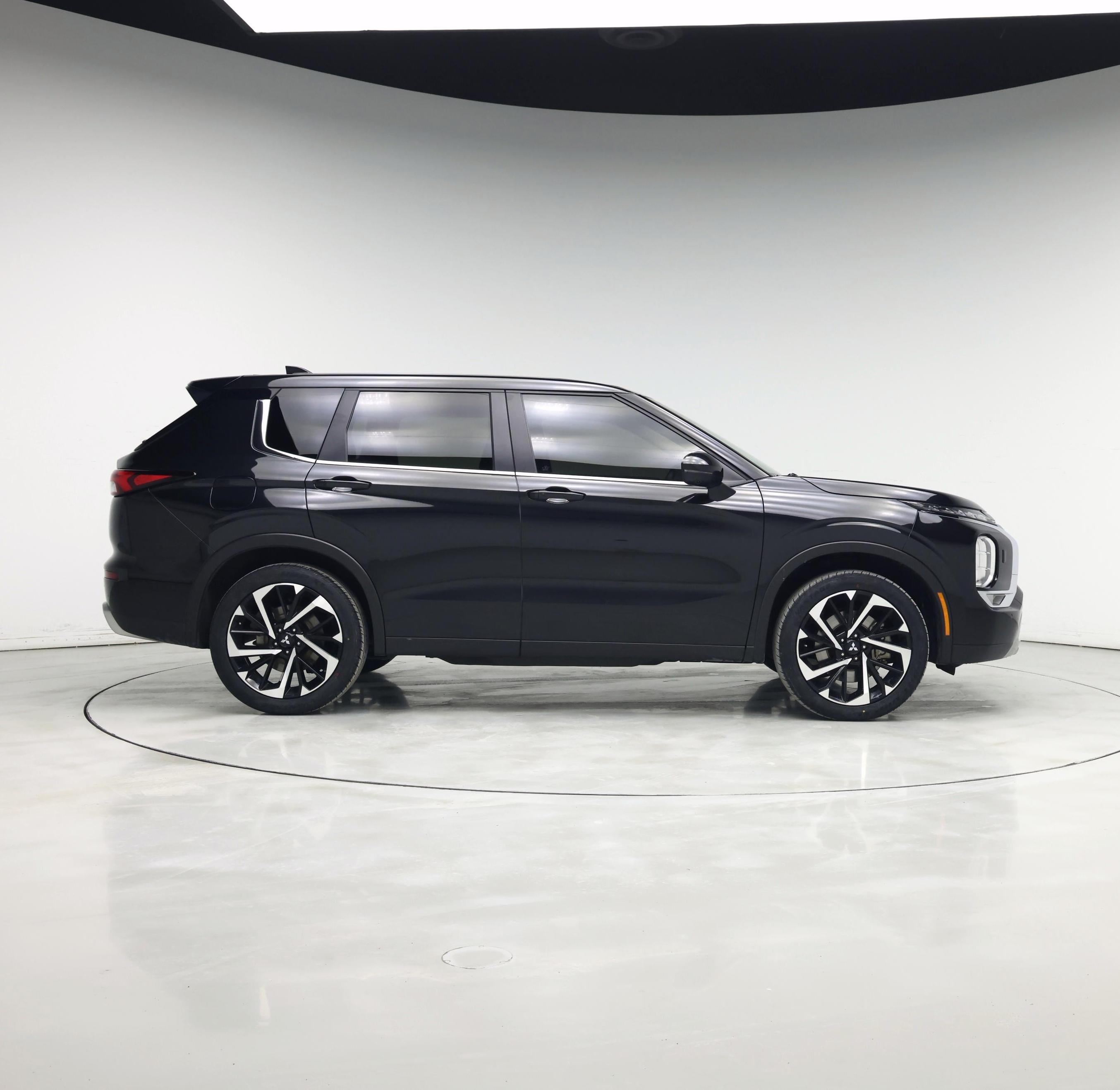 Thumbnail: 2024 Mitsubishi Outlander - 7