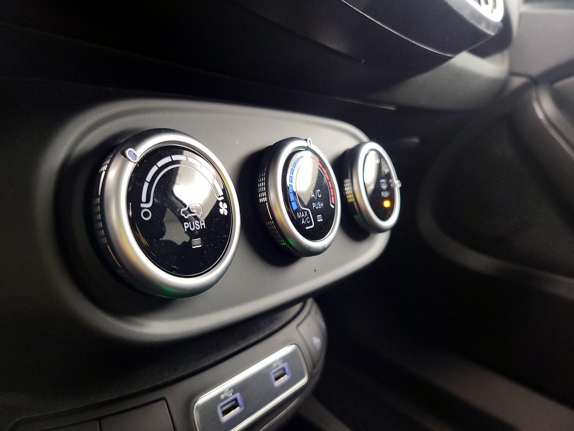 Thumbnail: 2023 Fiat 500X - 16