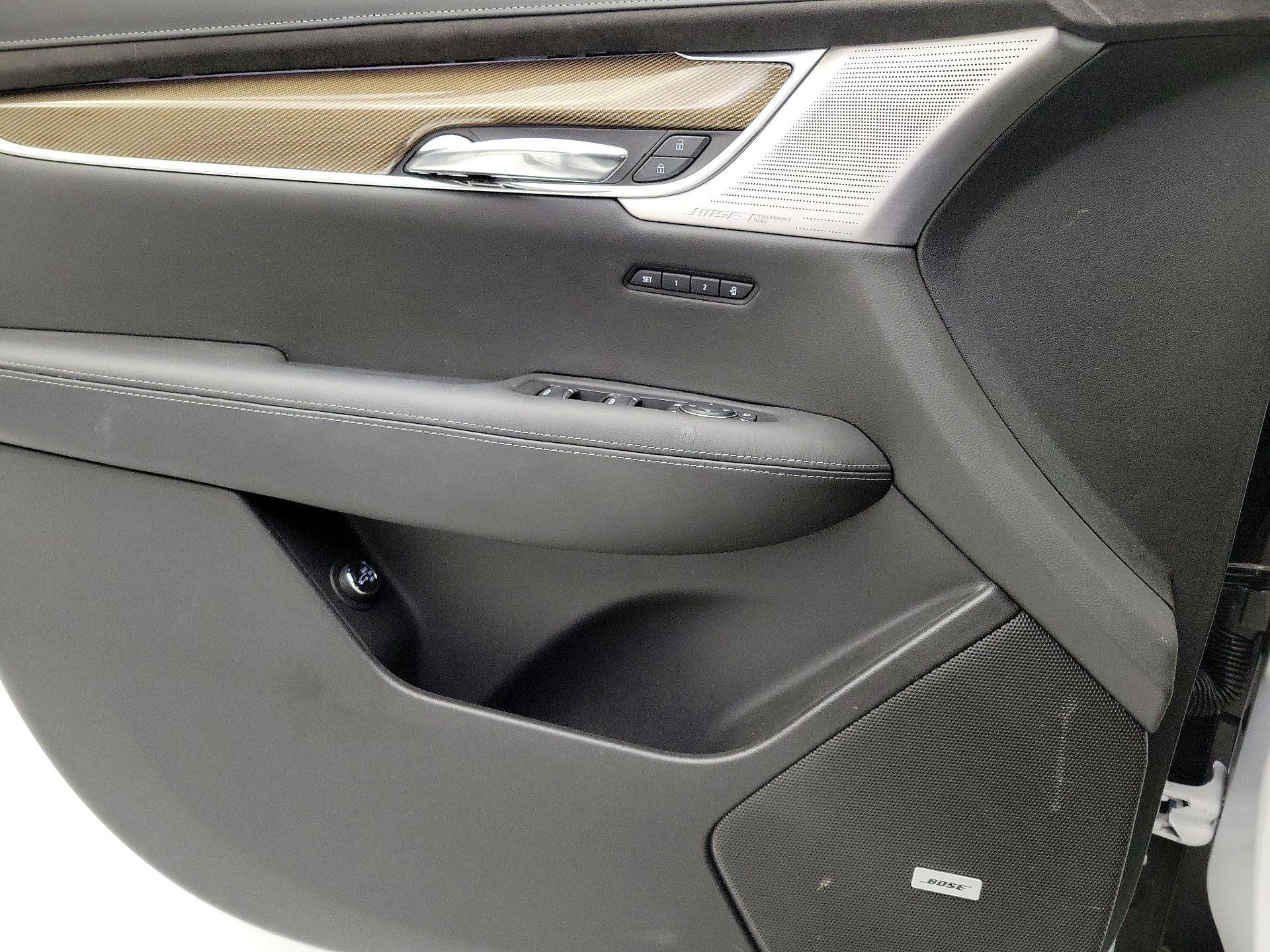 Thumbnail: 2021 Cadillac XT6 - 12