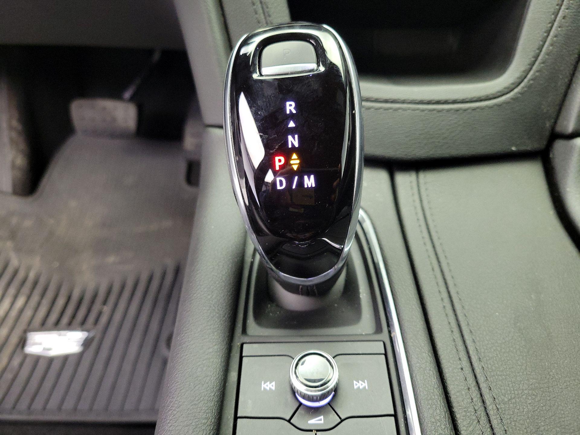 Thumbnail: 2021 Cadillac XT6 - 16