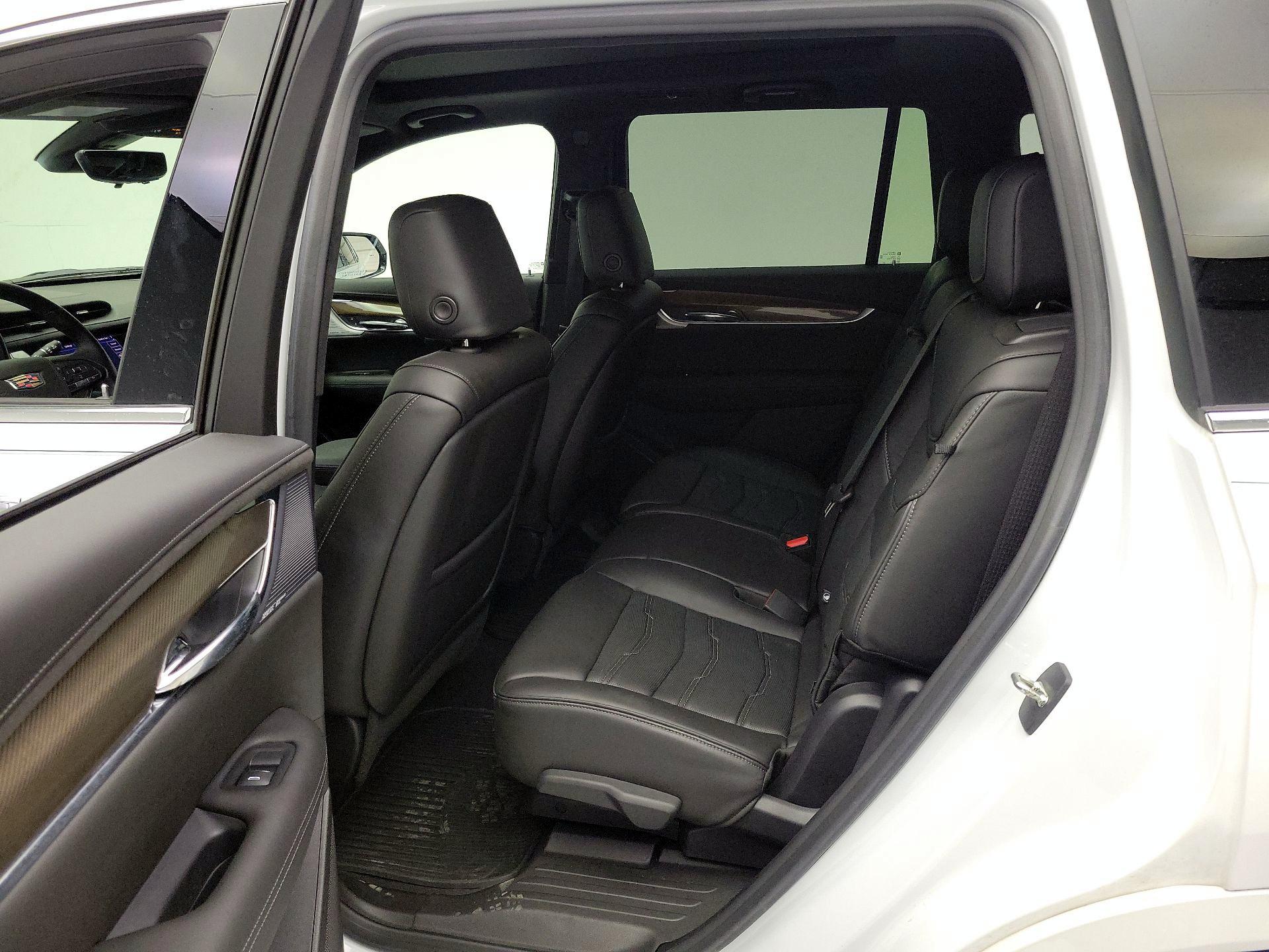 Thumbnail: 2021 Cadillac XT6 - 18