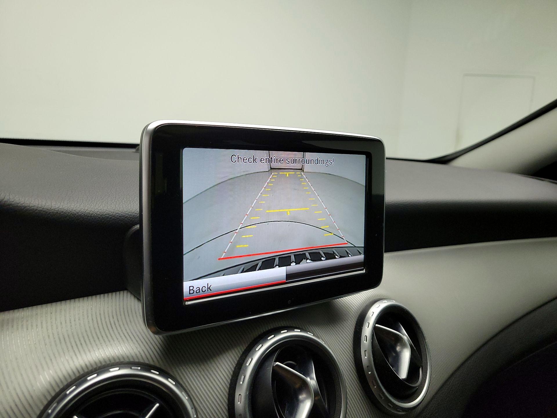 Thumbnail: 2015 Mercedes-Benz GLA - 14