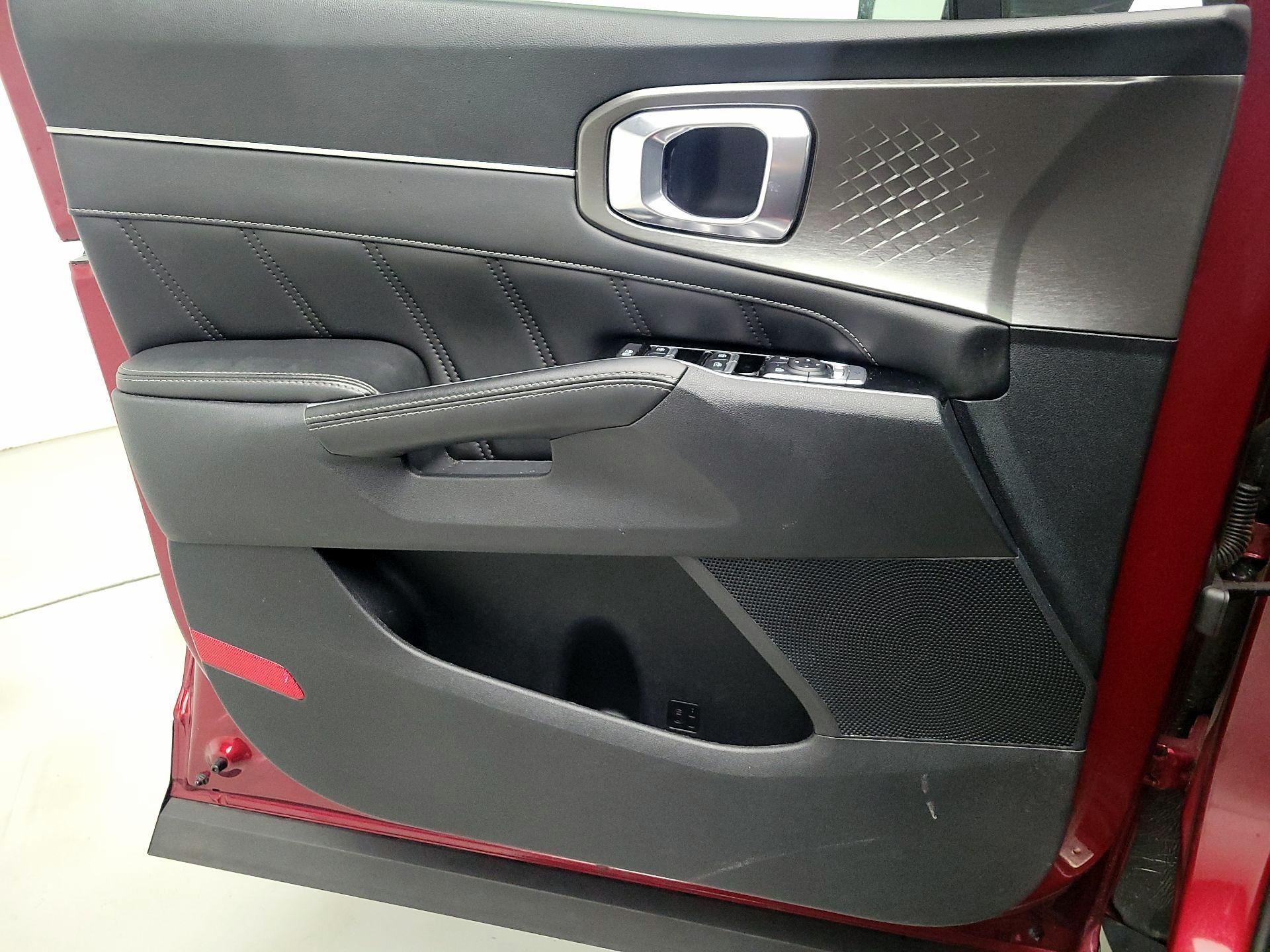 Thumbnail: 2023 Kia Sorento - 12