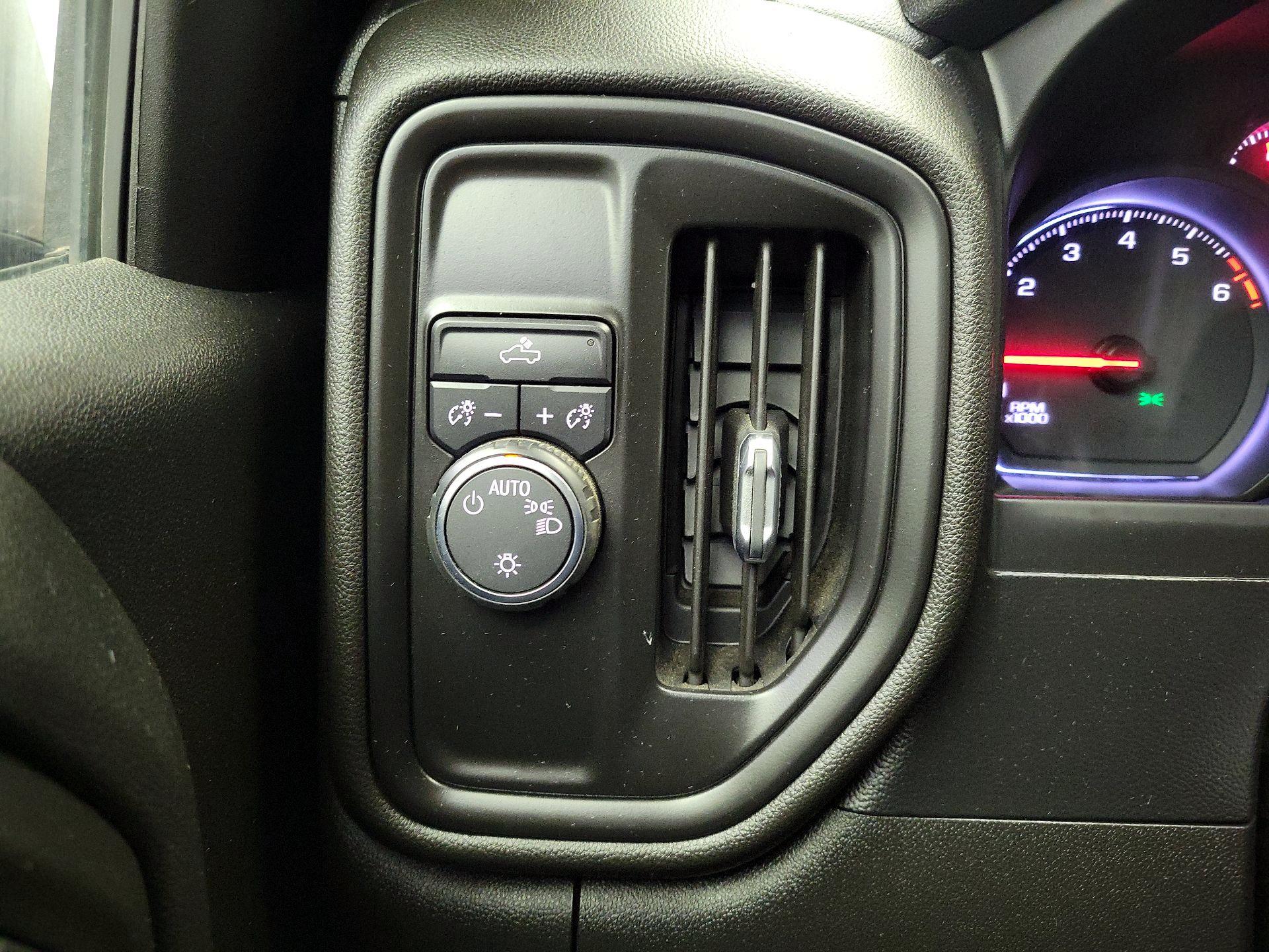 Thumbnail: 2019 Chevrolet Silverado 1500 - 13