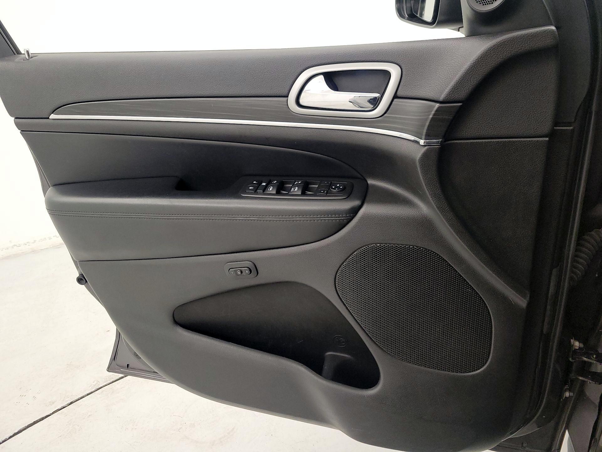 Thumbnail: 2019 Jeep Grand Cherokee - 12