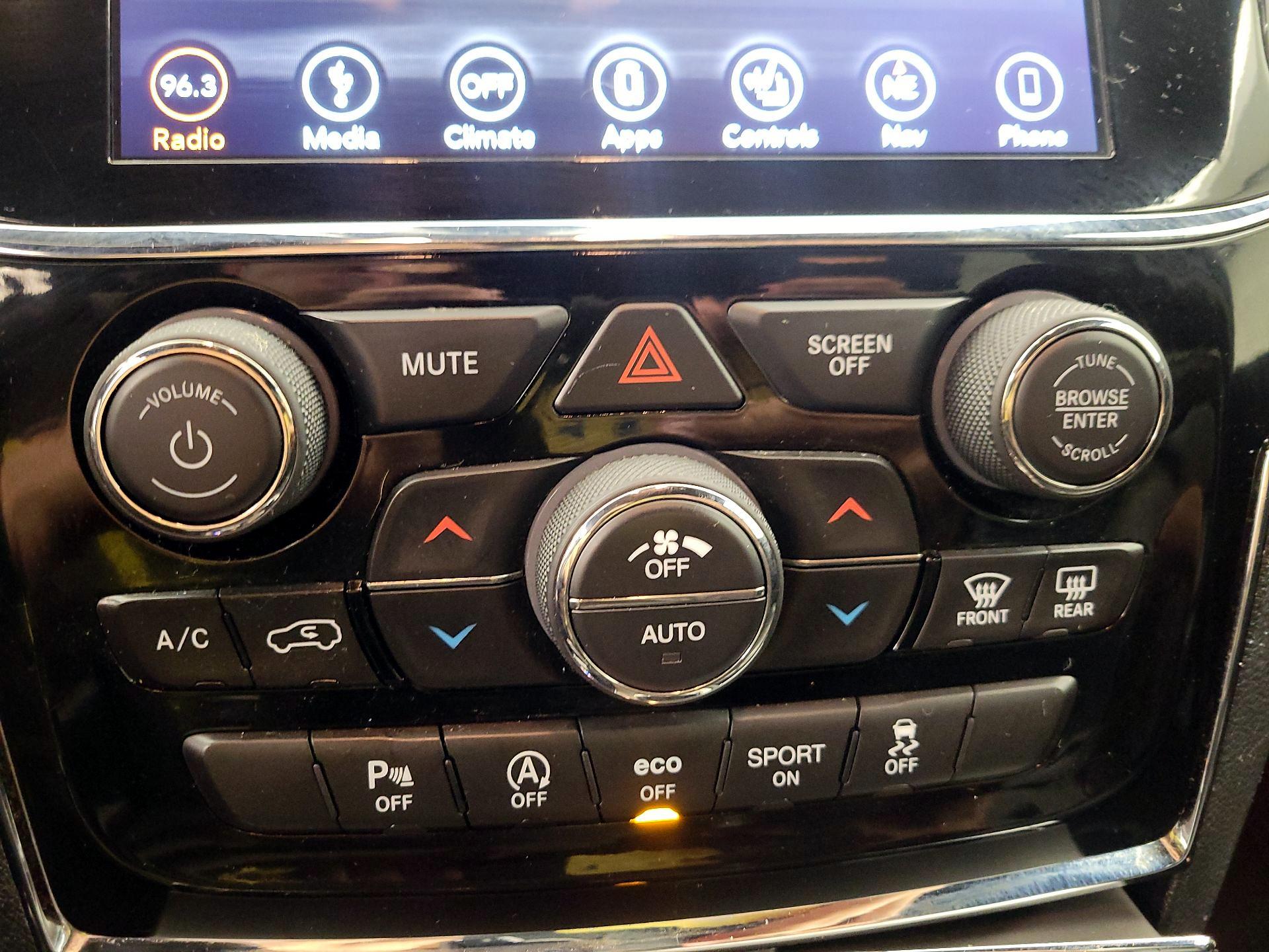 Thumbnail: 2019 Jeep Grand Cherokee - 17