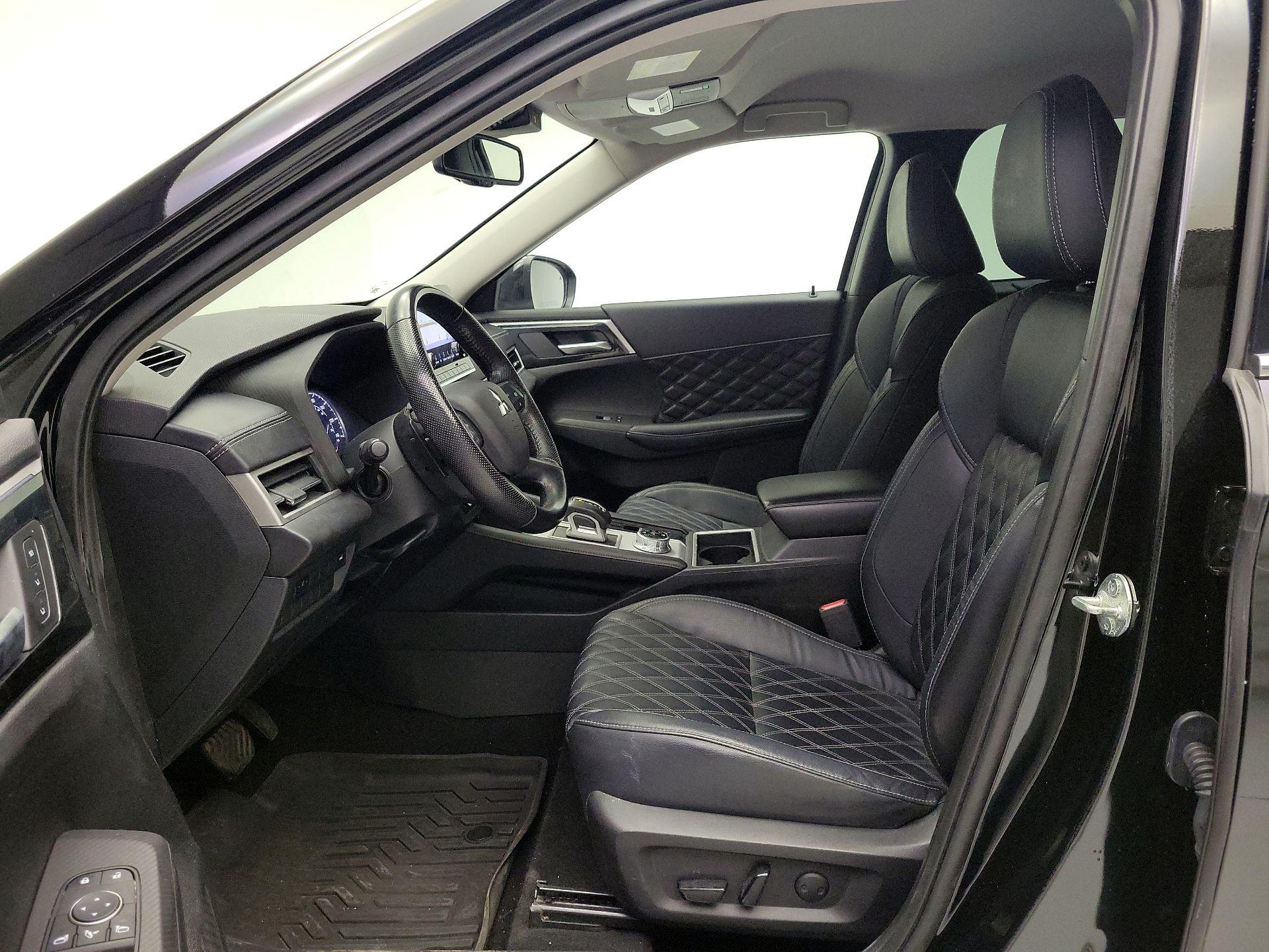 Thumbnail: 2022 Mitsubishi Outlander - 11