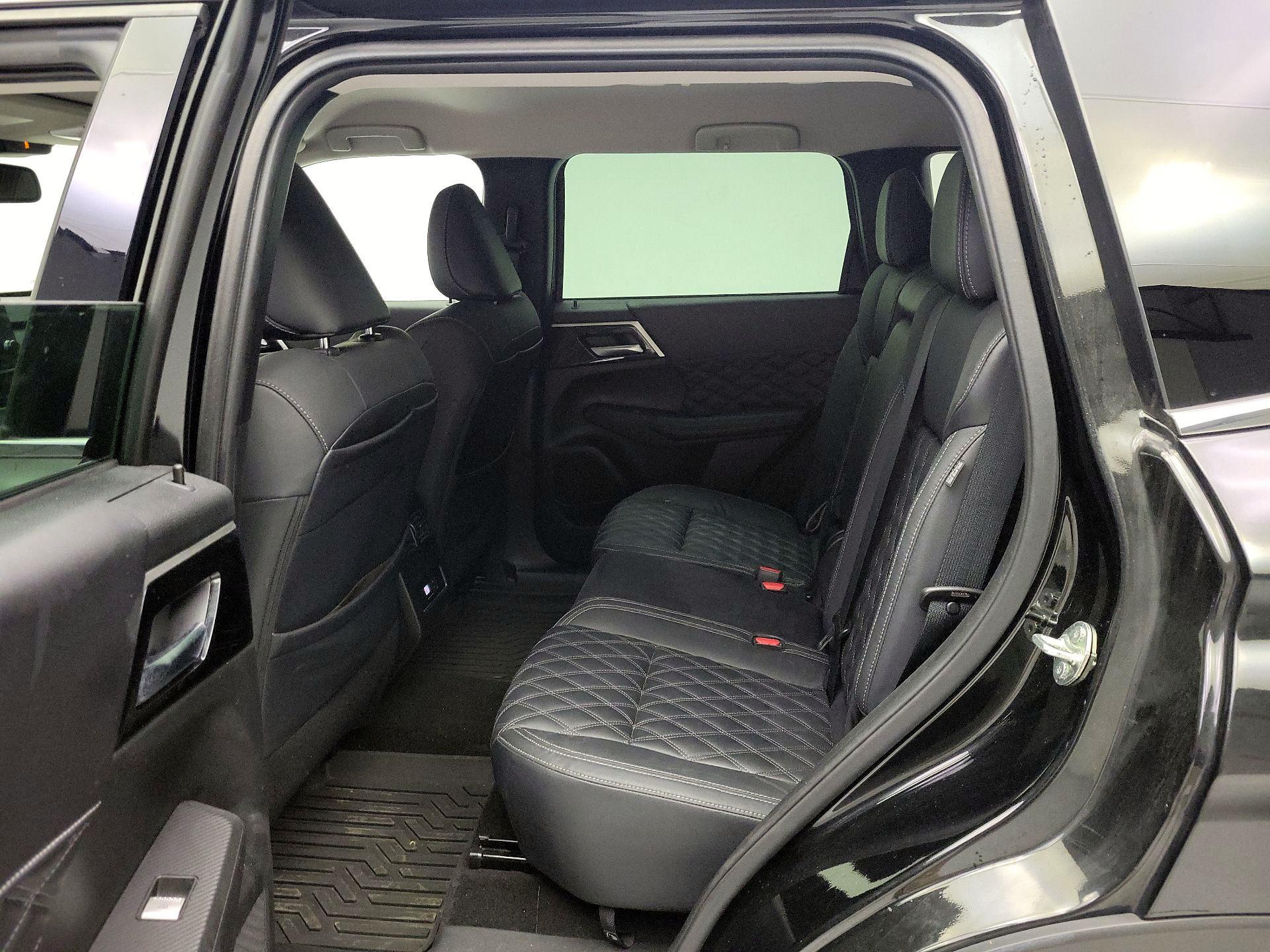 Thumbnail: 2022 Mitsubishi Outlander - 19