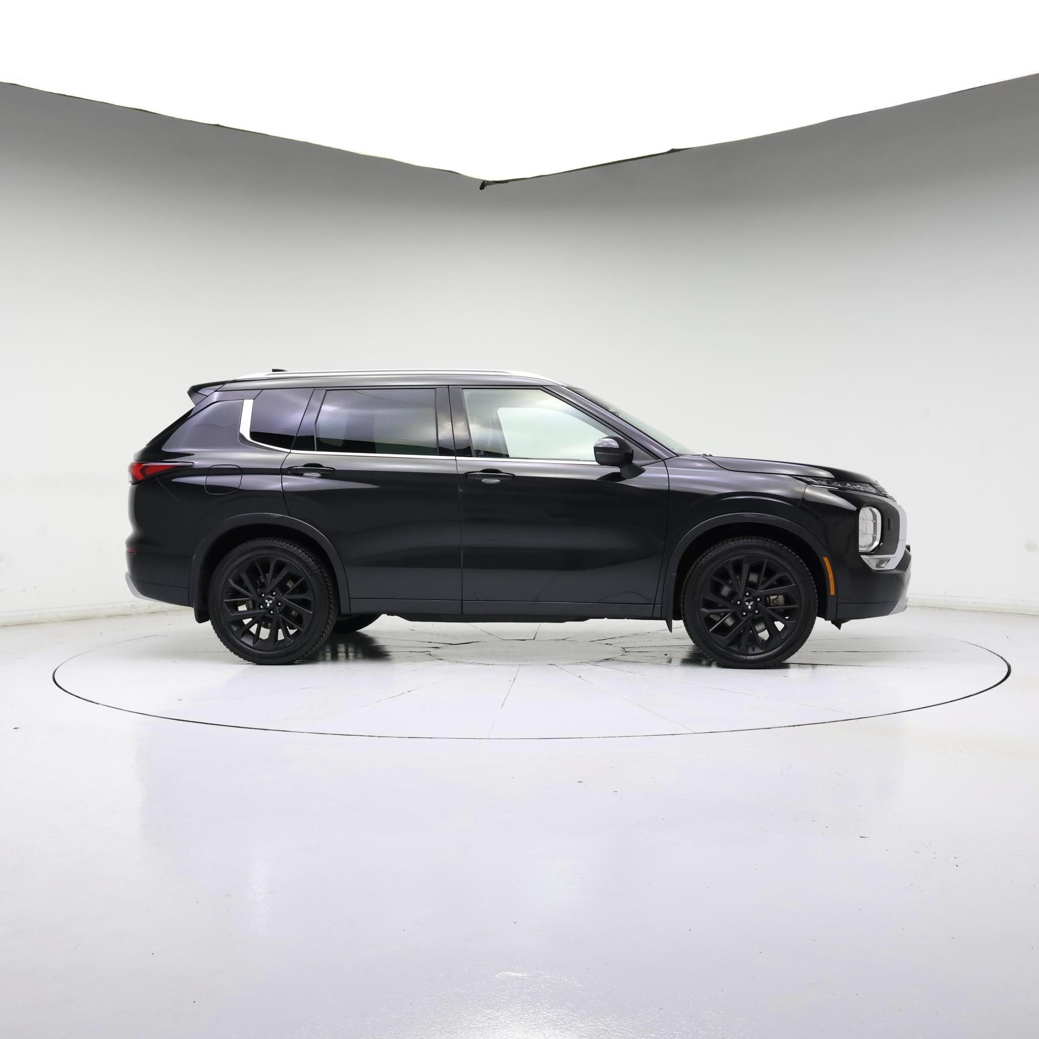 Thumbnail: 2022 Mitsubishi Outlander - 7