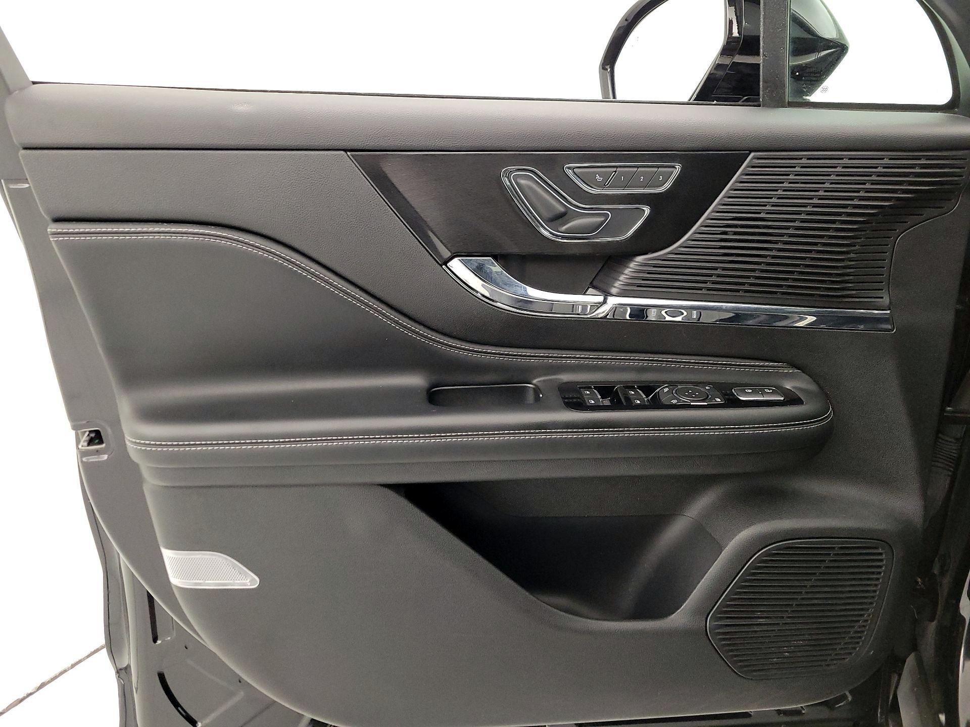 Thumbnail: 2022 Lincoln Corsair - 12