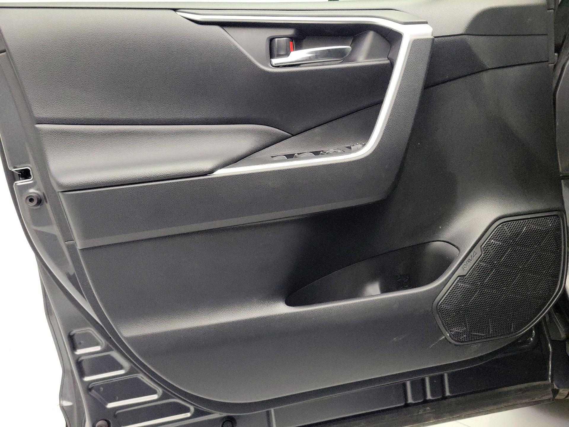 Thumbnail: 2022 Toyota RAV4 - 12