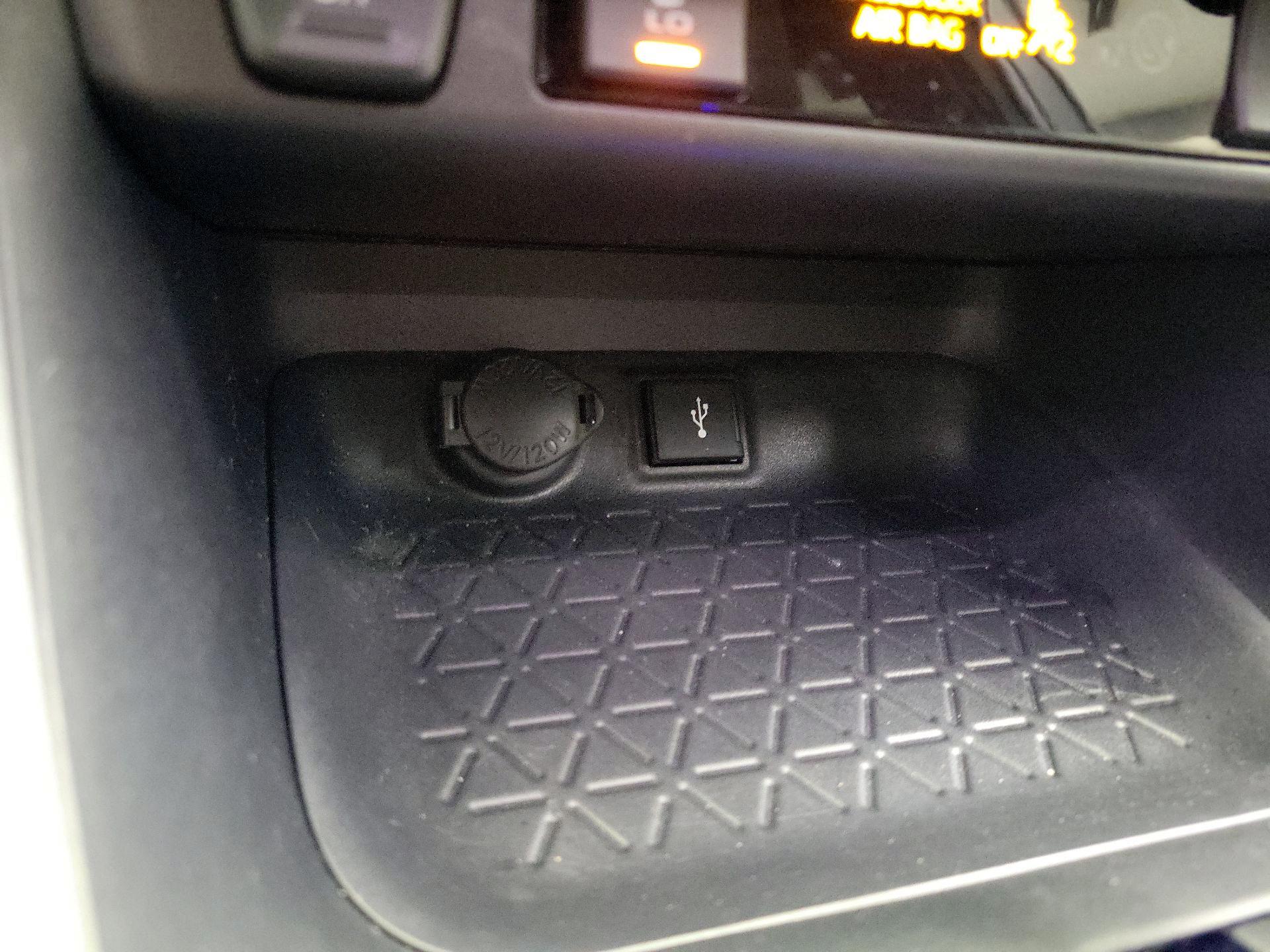 Thumbnail: 2022 Toyota RAV4 - 17