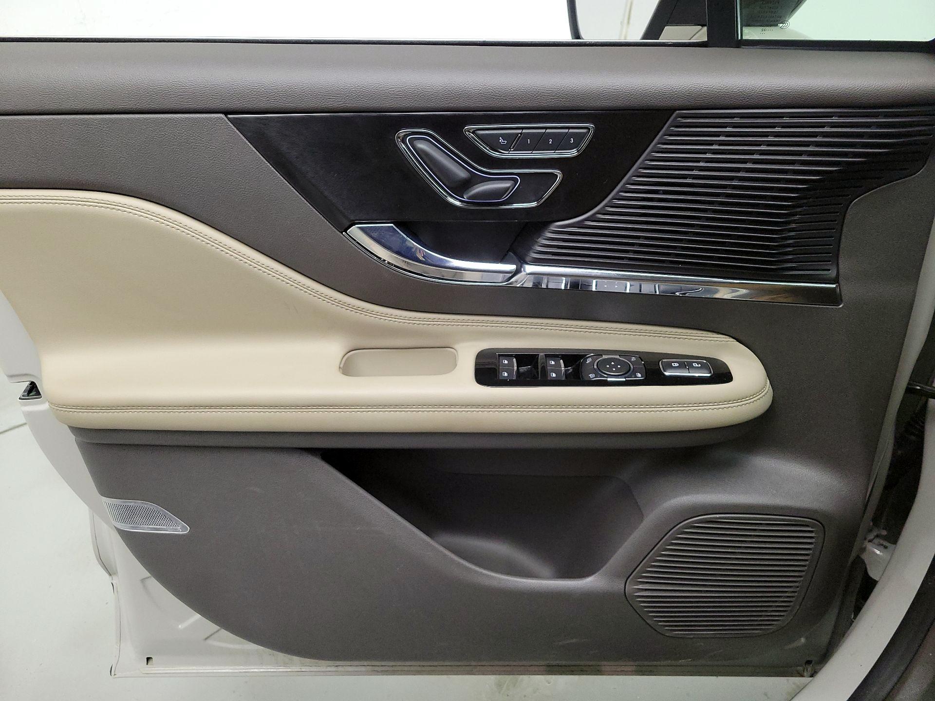 Thumbnail: 2022 Lincoln Corsair - 12