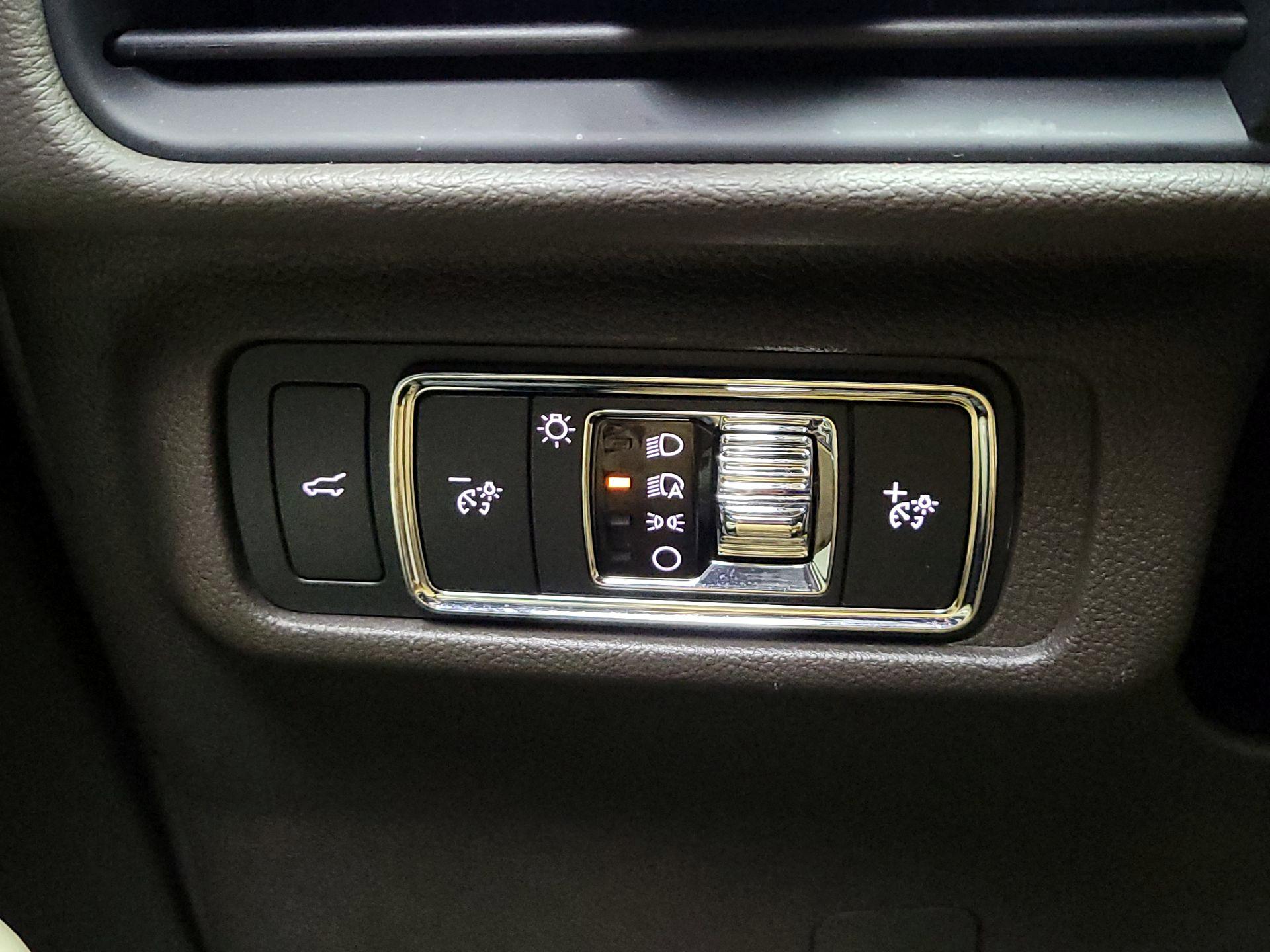 Thumbnail: 2022 Lincoln Corsair - 13