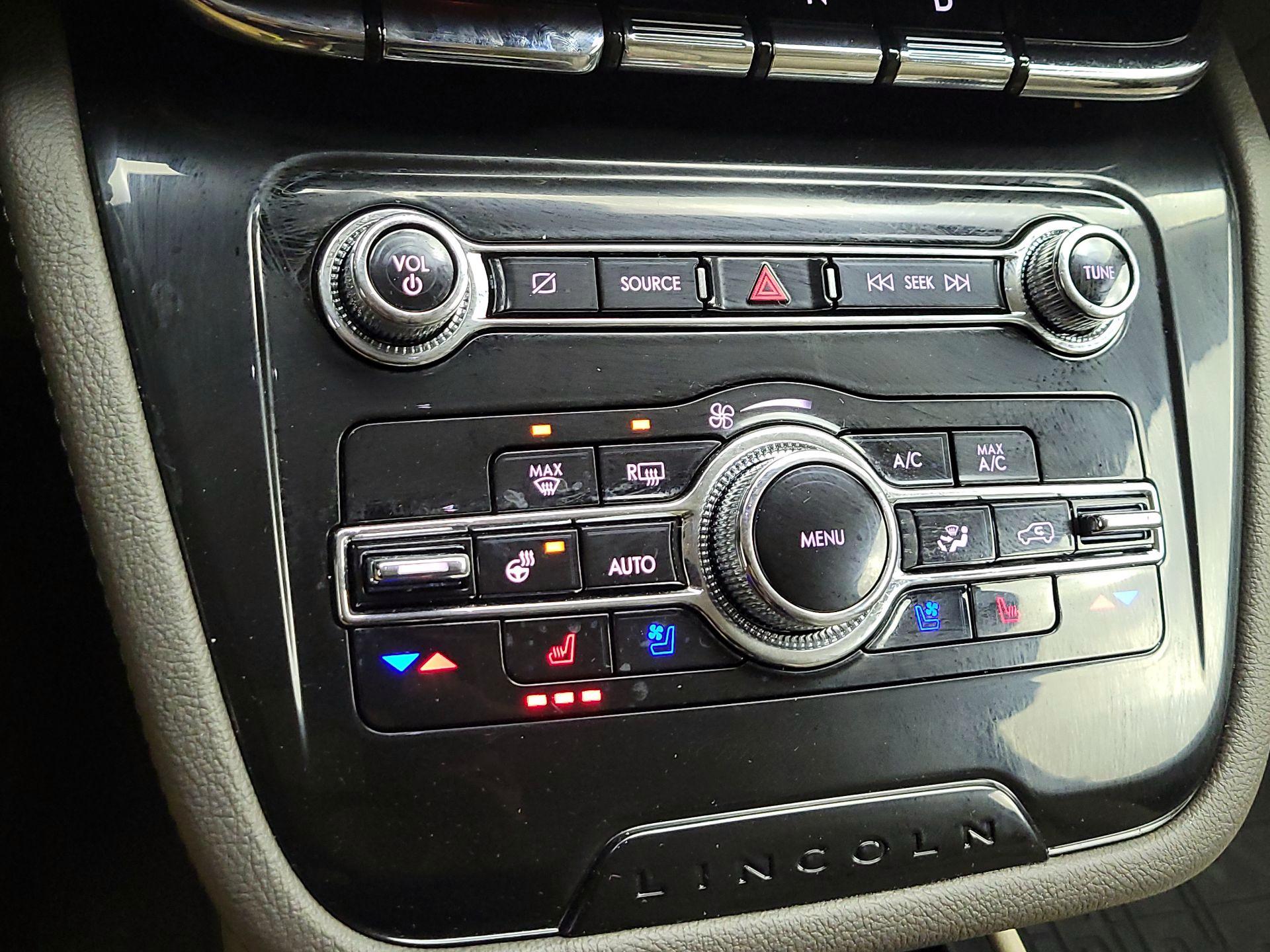 Thumbnail: 2022 Lincoln Corsair - 17