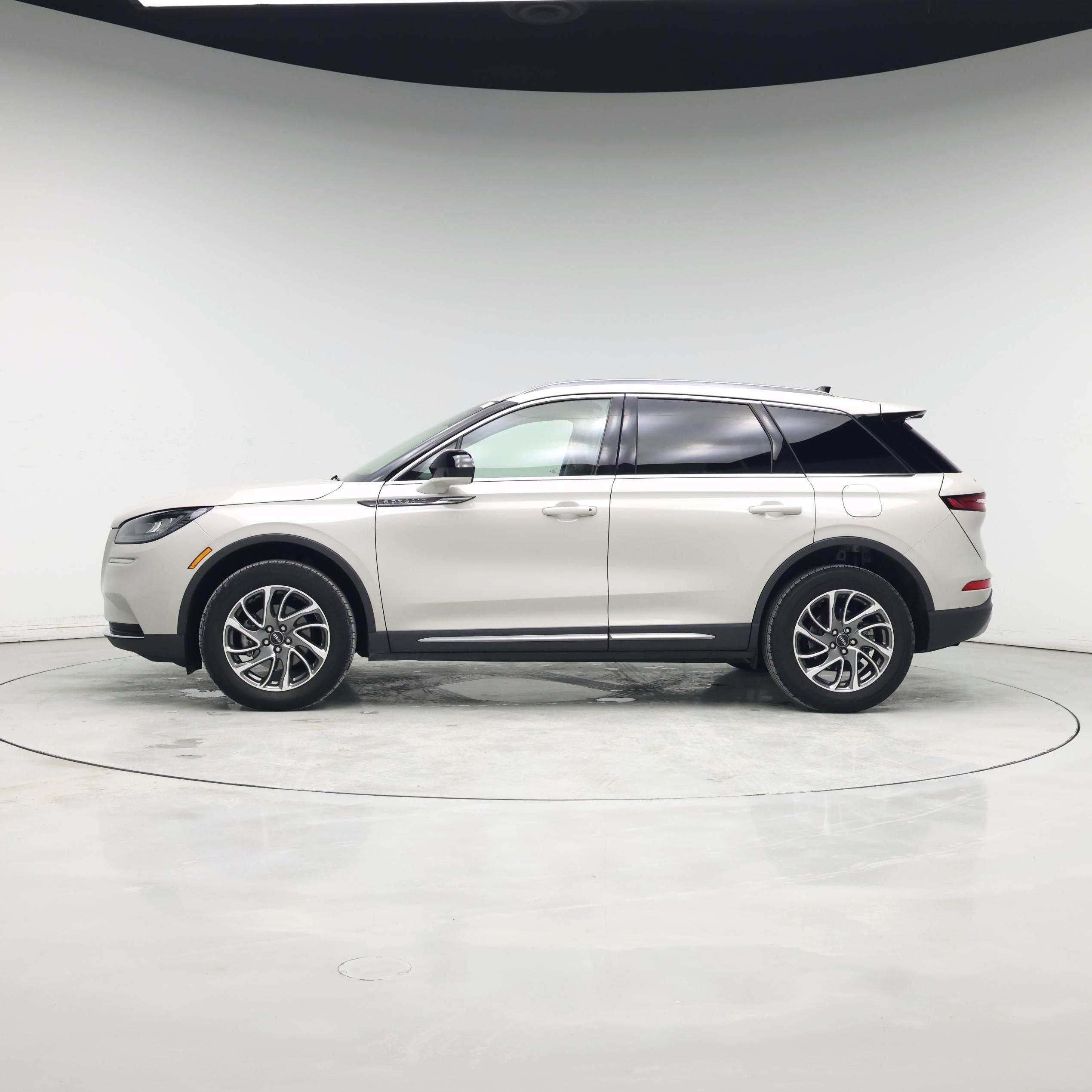 Thumbnail: 2022 Lincoln Corsair - 3