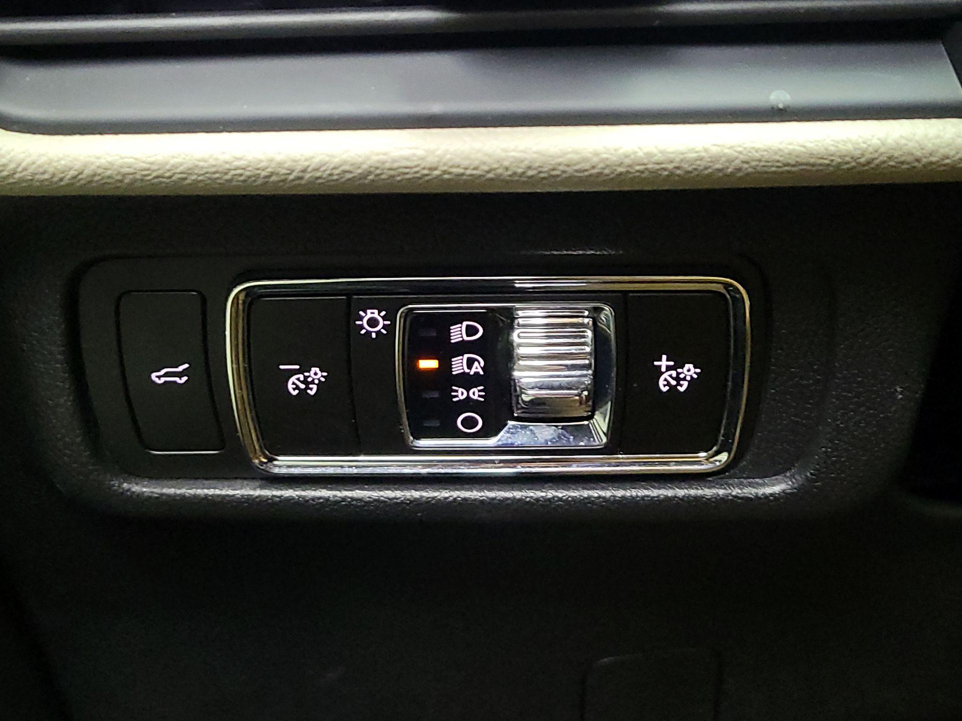 Thumbnail: 2025 Lincoln Corsair - 13