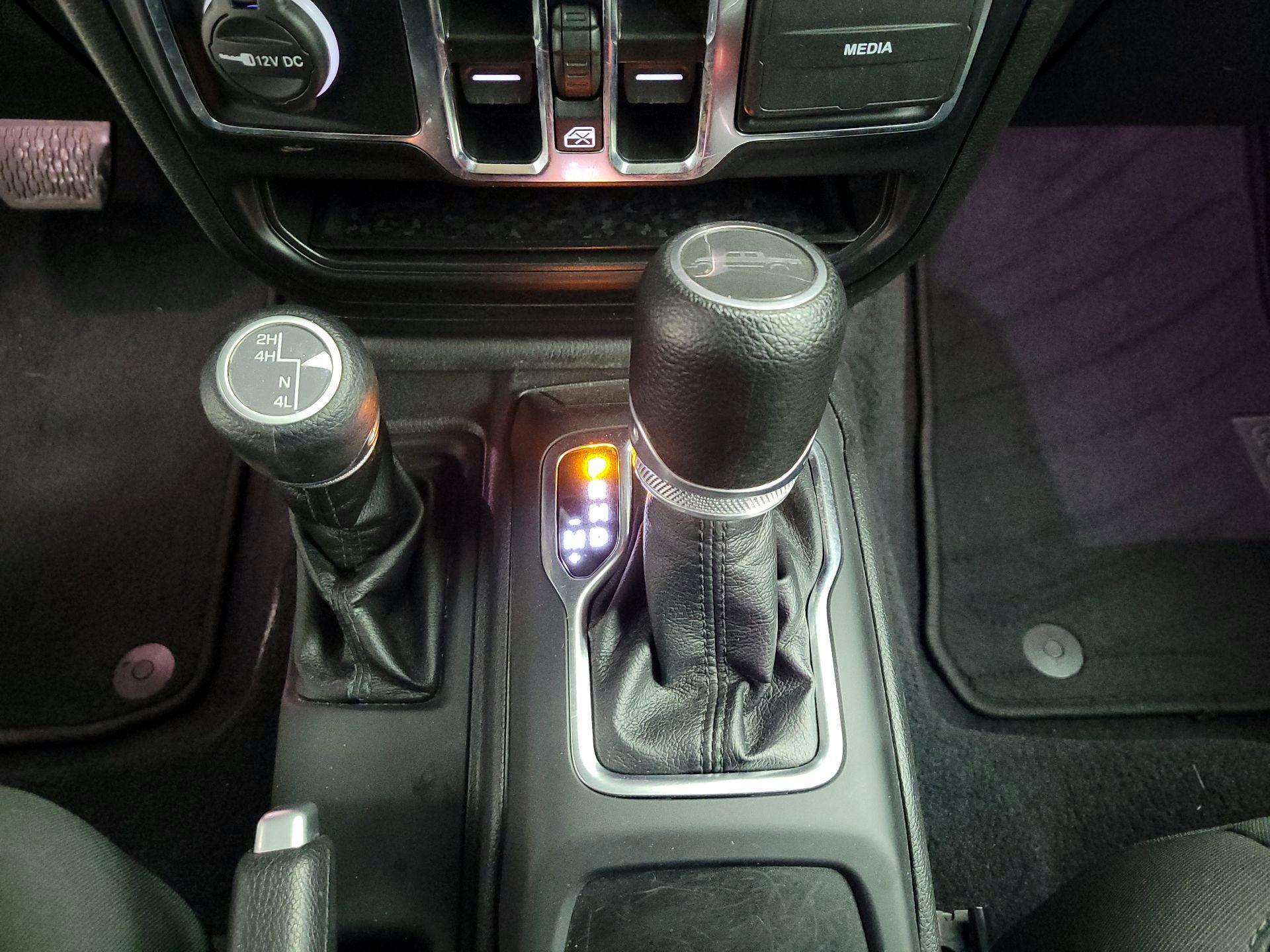 Thumbnail: 2022 Jeep Gladiator - 16