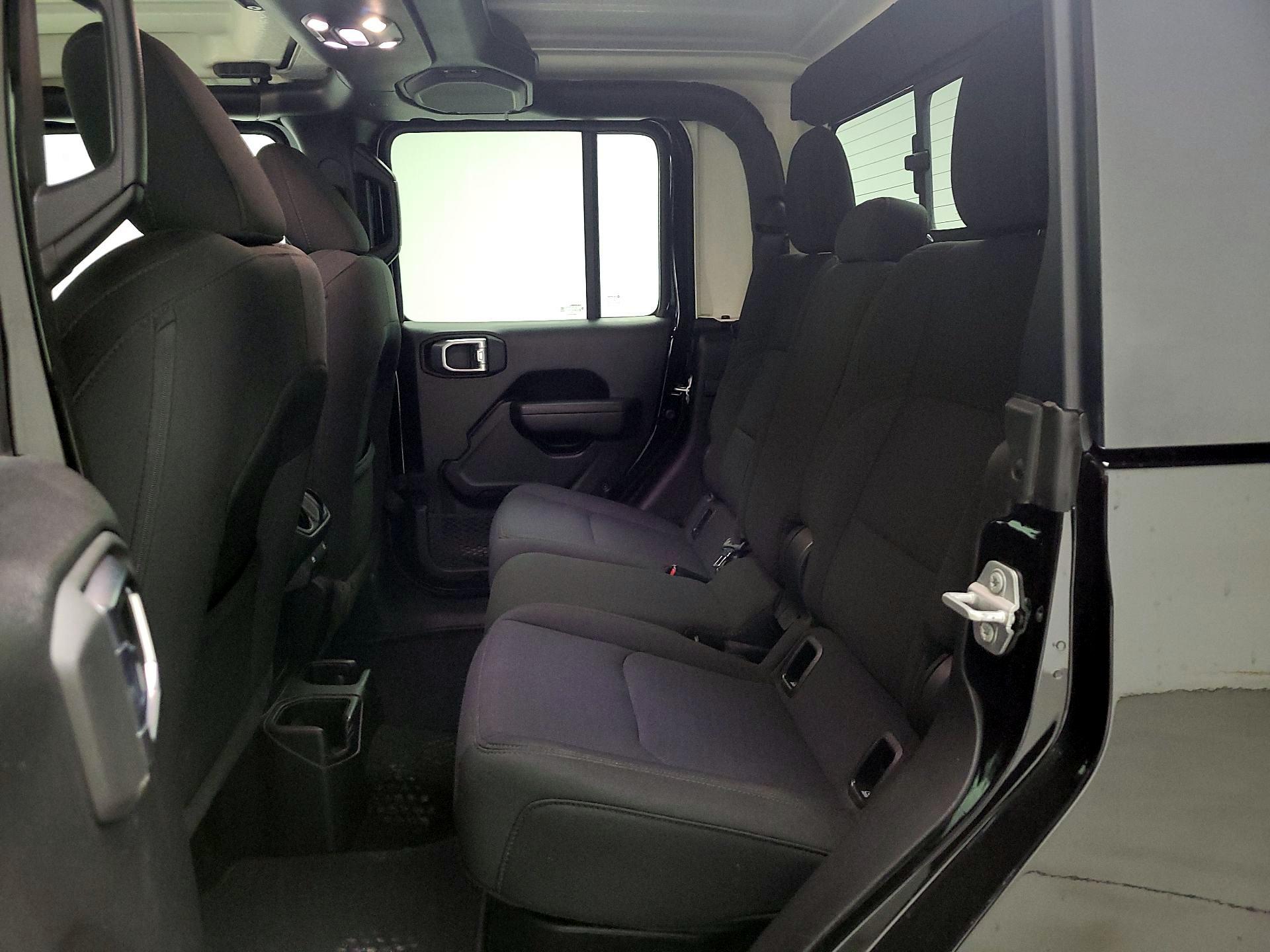 Thumbnail: 2022 Jeep Gladiator - 17