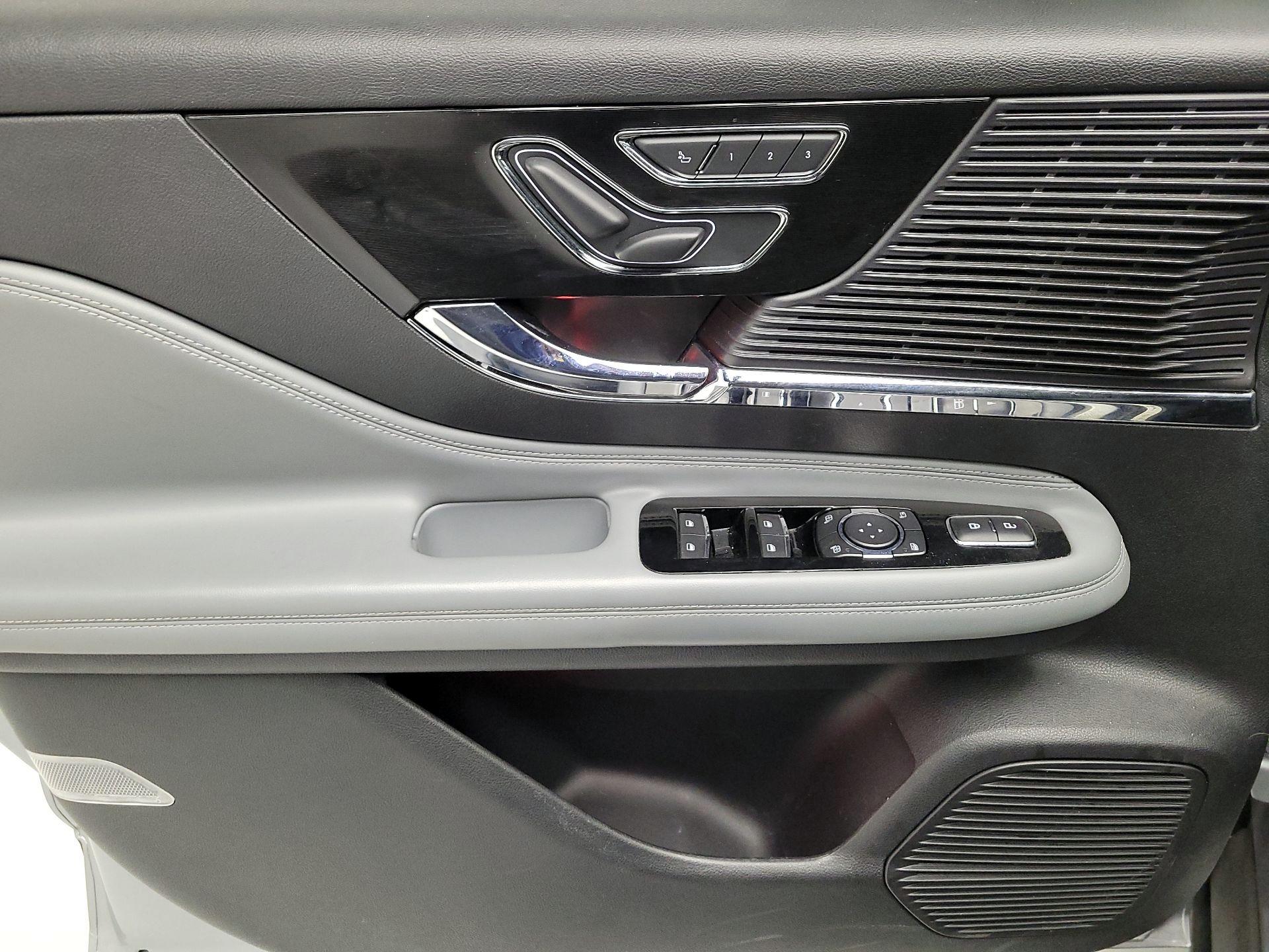 Thumbnail: 2022 Lincoln Corsair - 12